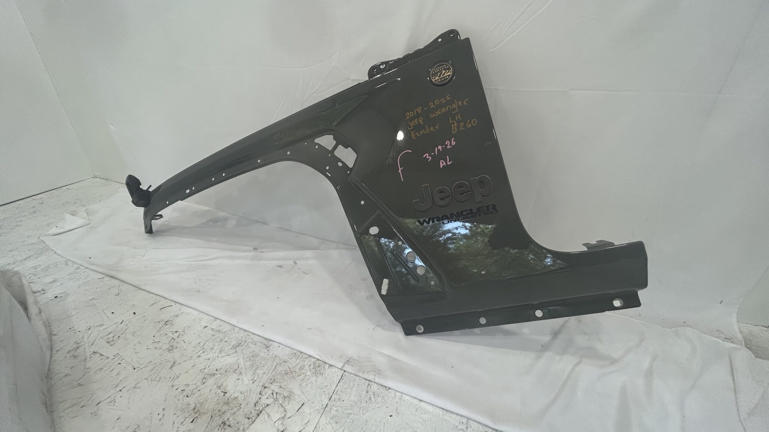 2018-2025 Jeep Wrangler Unlimited driver fender