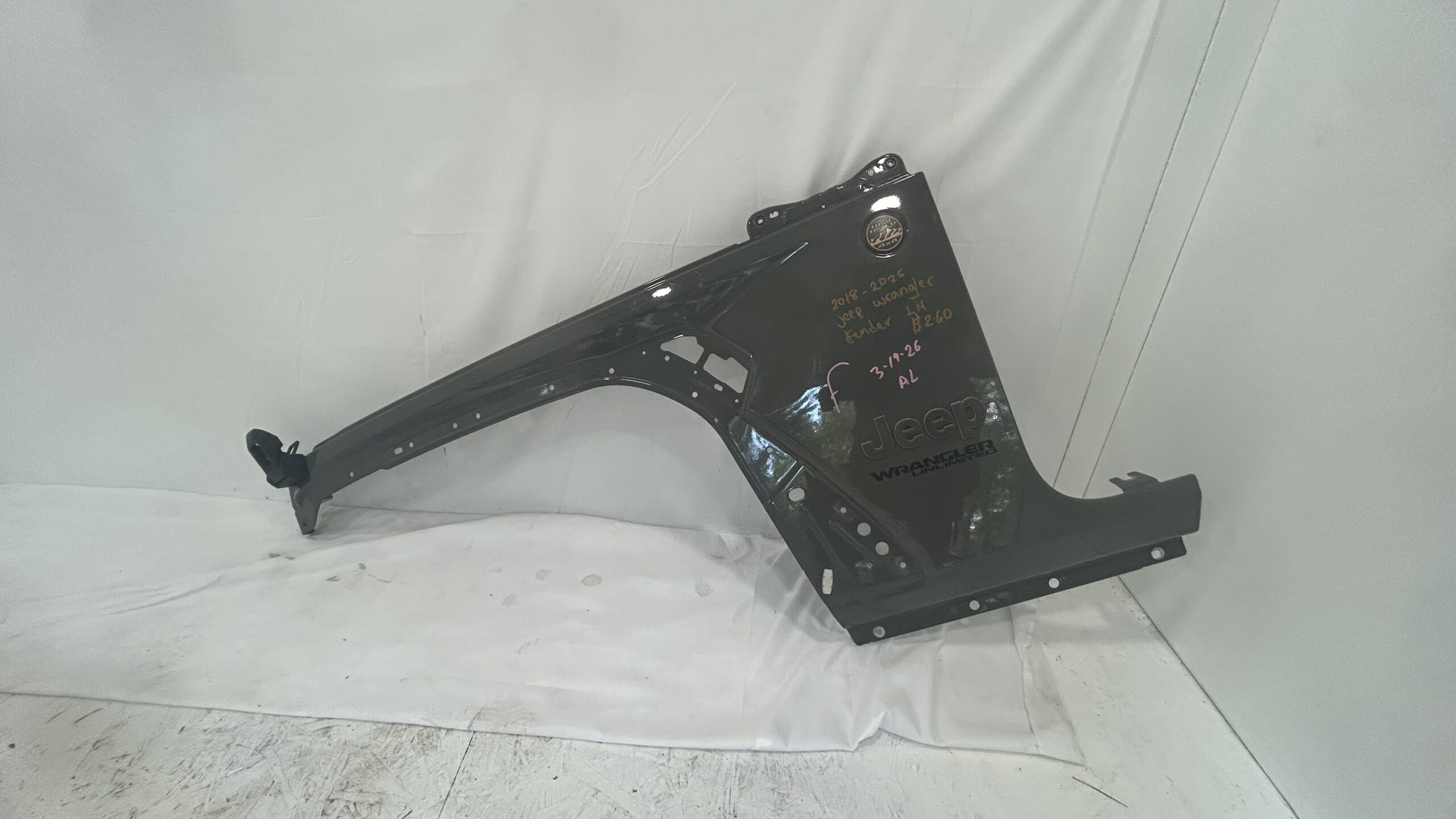 2018-2025 Jeep Wrangler Unlimited driver fender