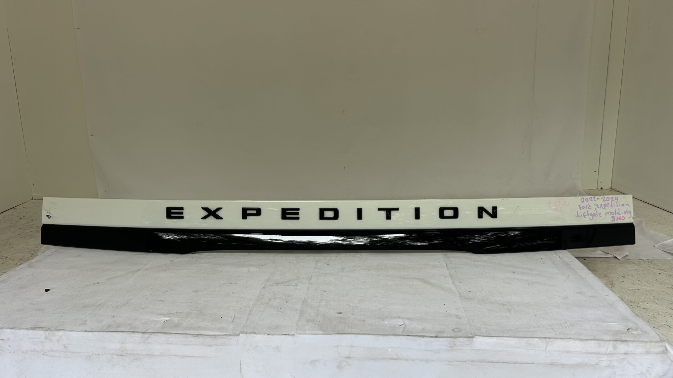 2022-2024  Ford  Expedition Liftgate Center Molding