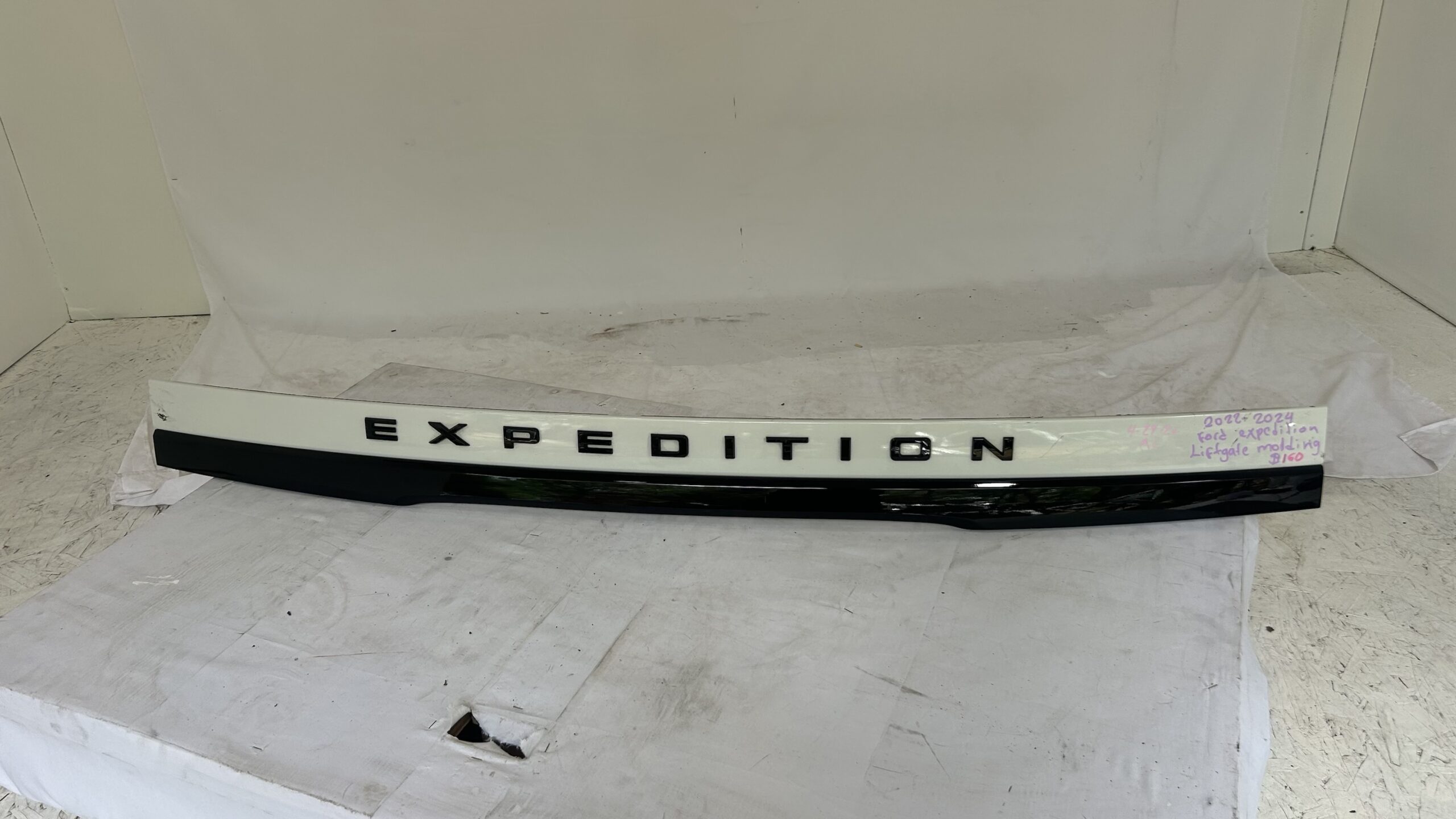 2022-2024  Ford  Expedition Liftgate Center Molding
