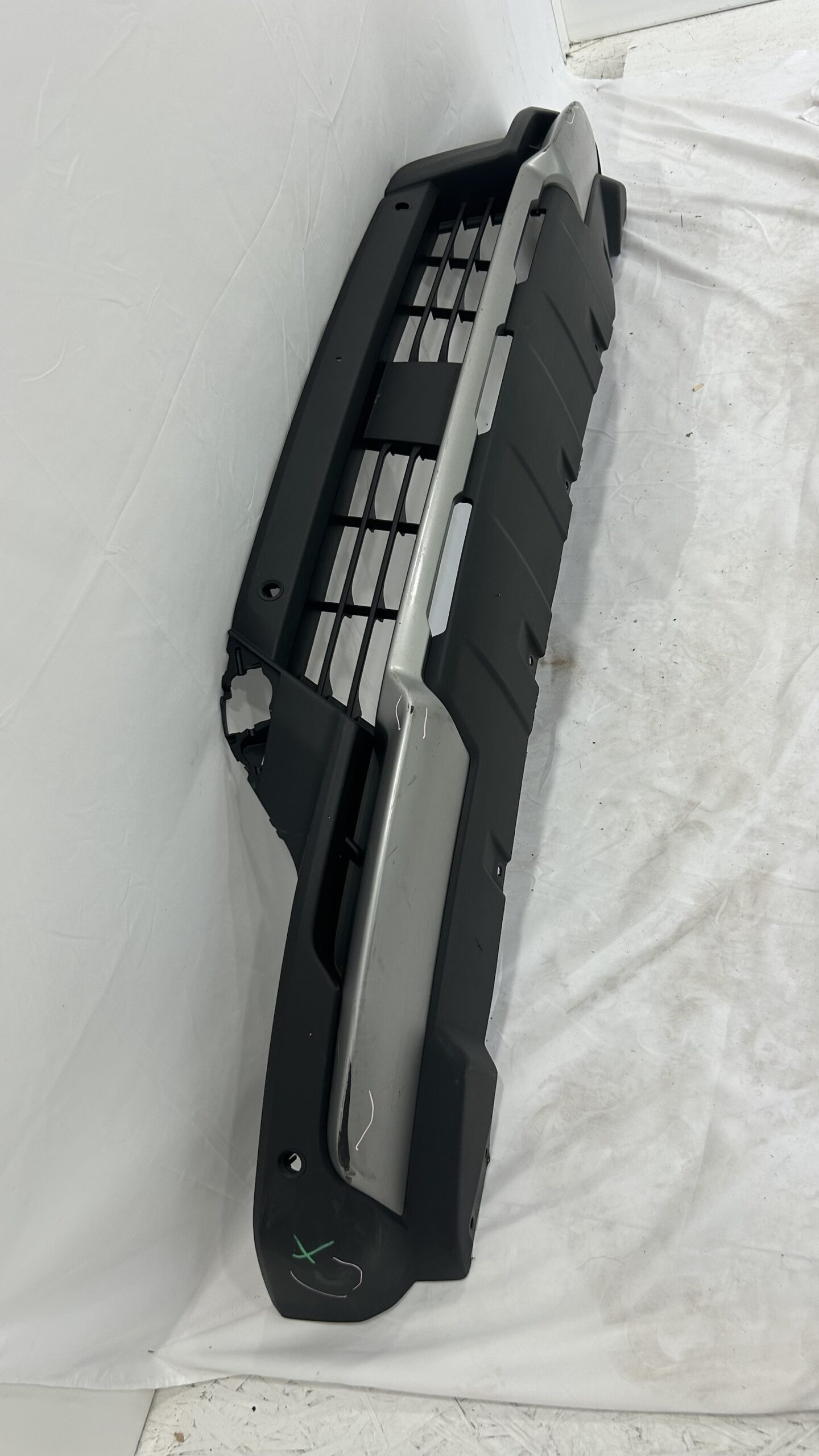 2020-2025 Ford Explorer Front bumper lower valance