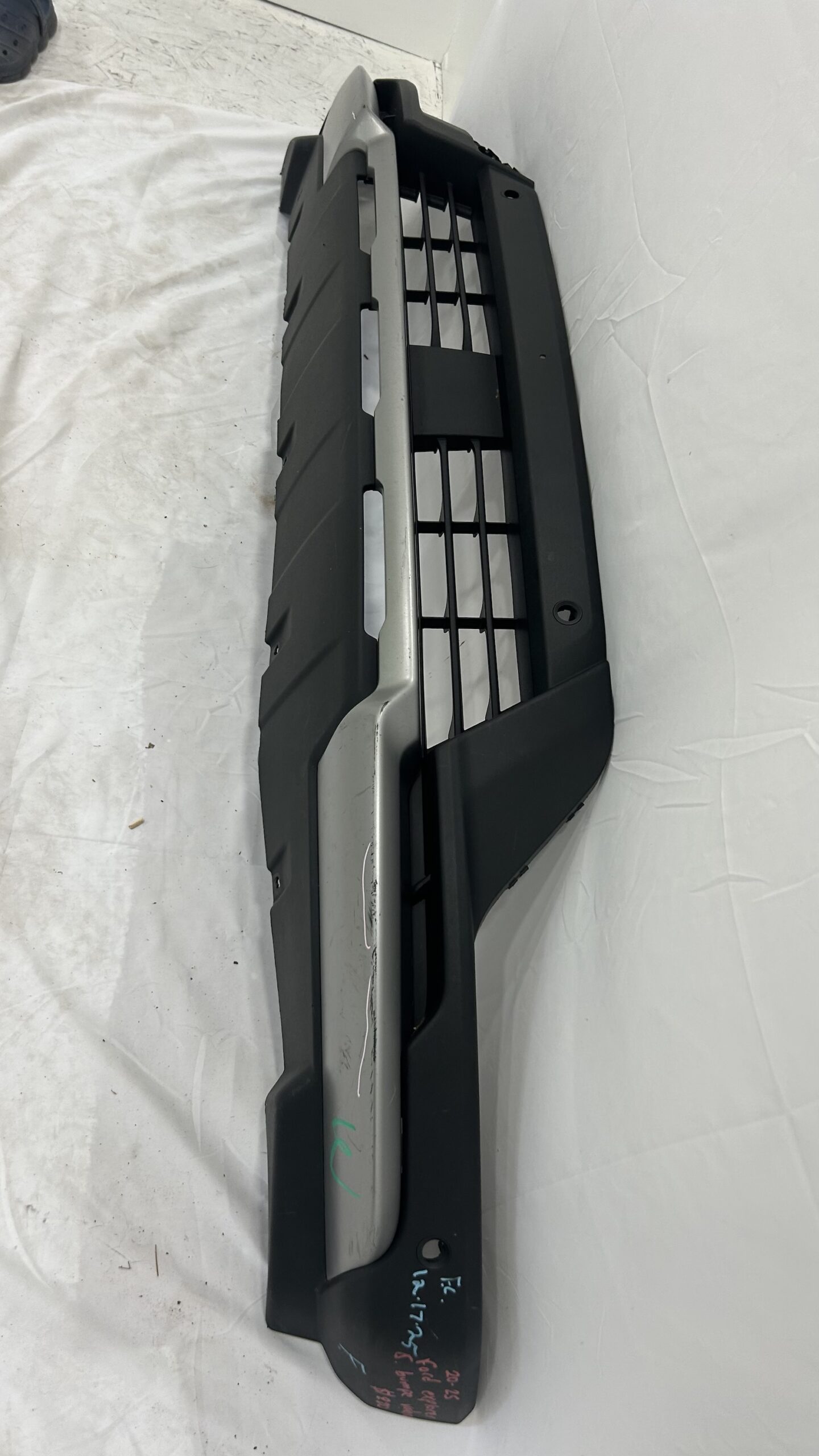 2020-2025 Ford Explorer Front bumper lower valance