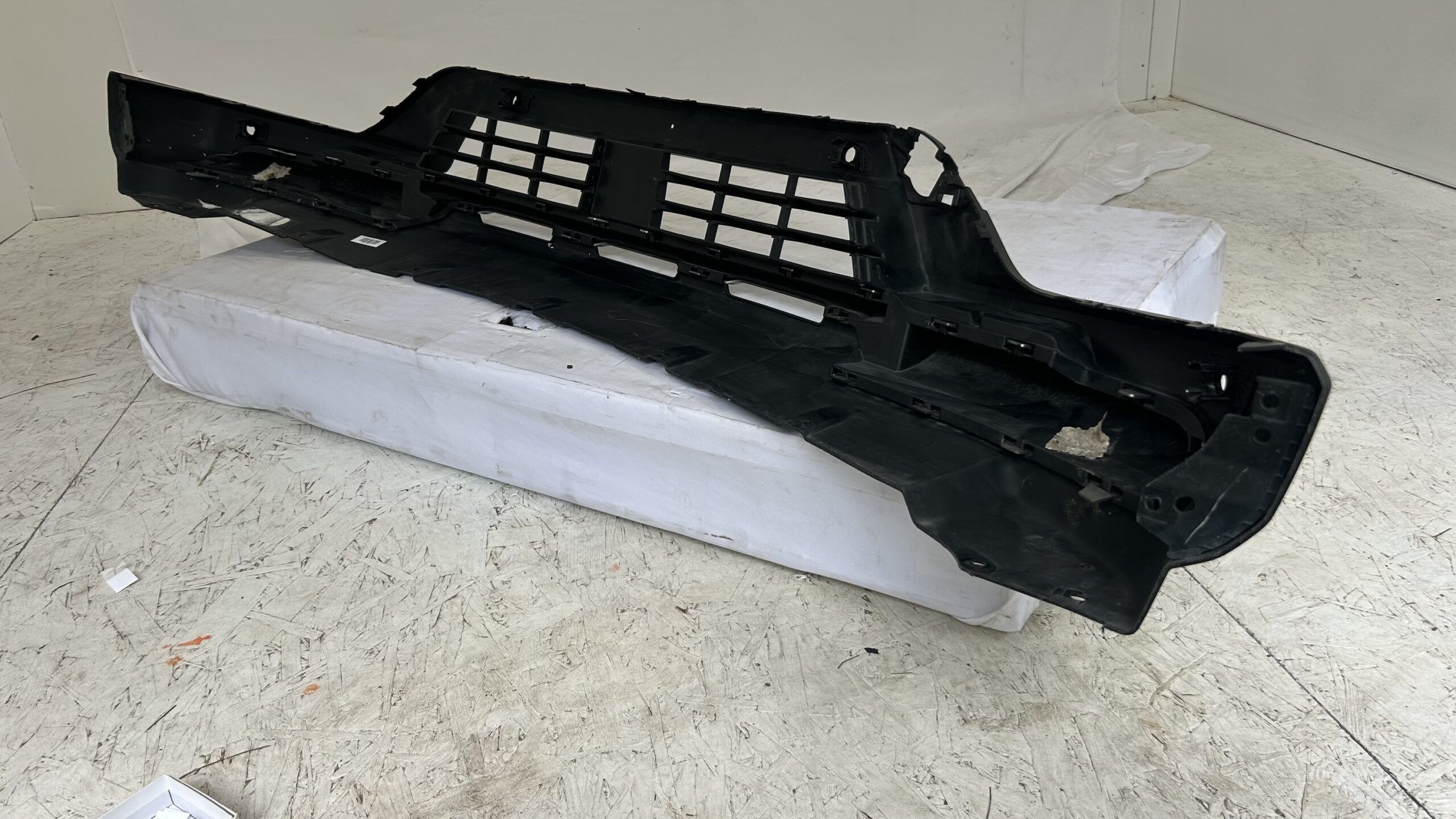2020-2025 Ford Explorer Front bumper lower valance
