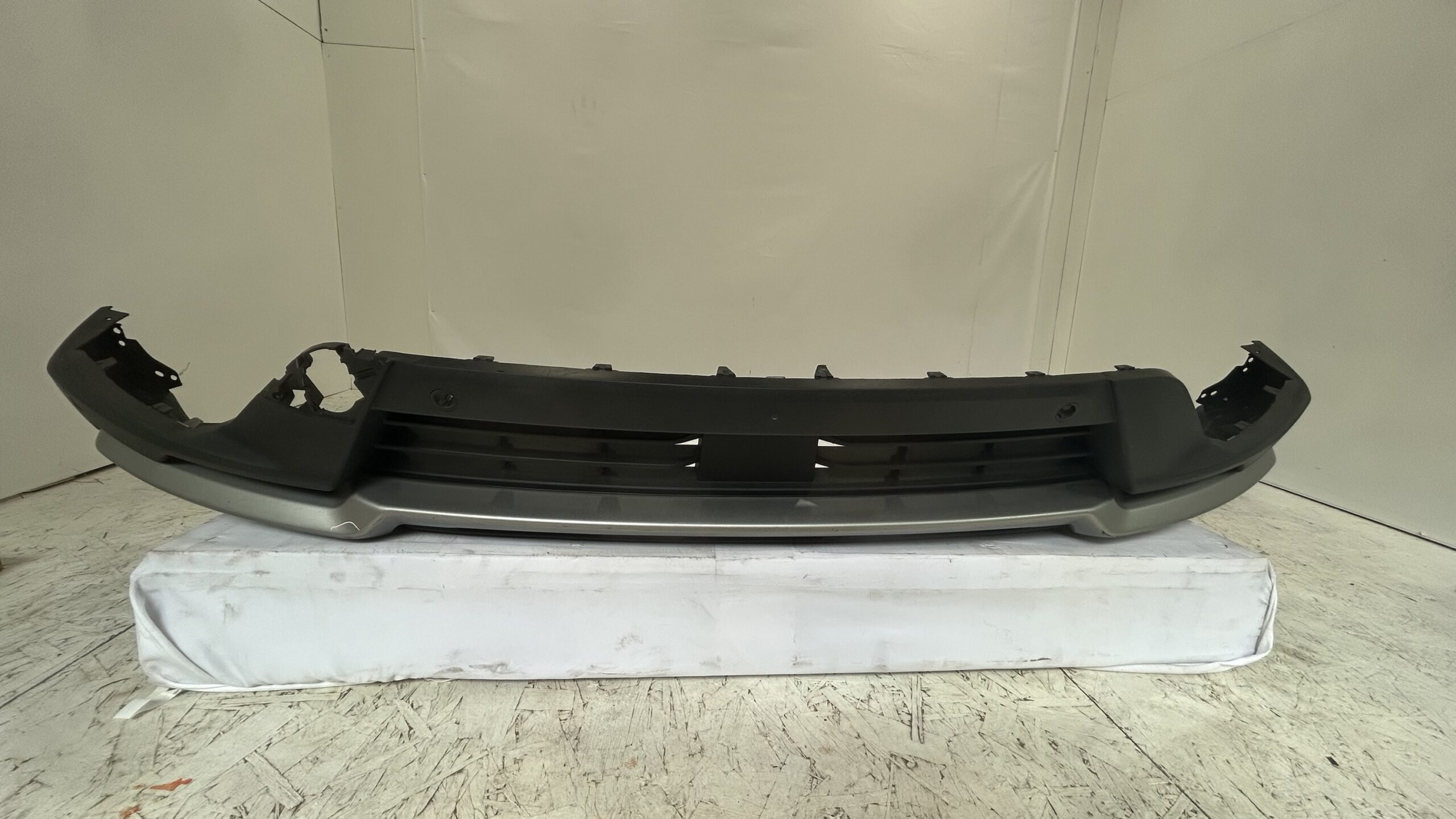 2020-2025 Ford Explorer Front bumper lower valance