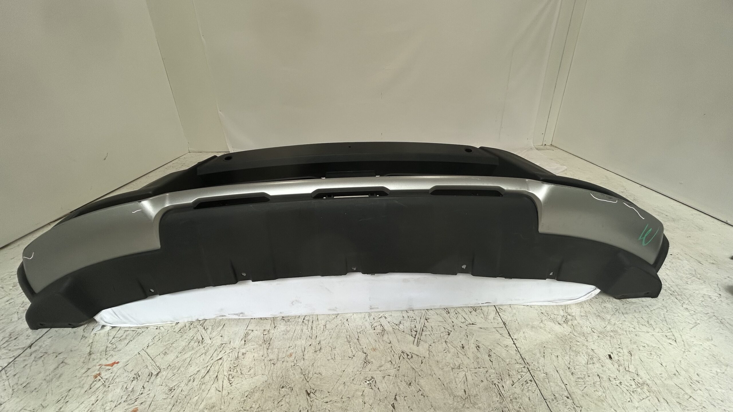 2020-2025 Ford Explorer Front bumper lower valance
