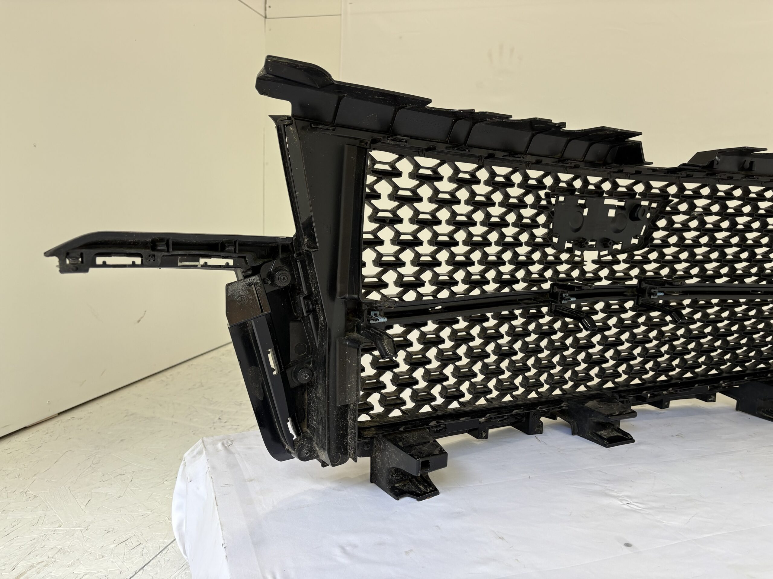 2021-2024 Cadillac Escalade Grille