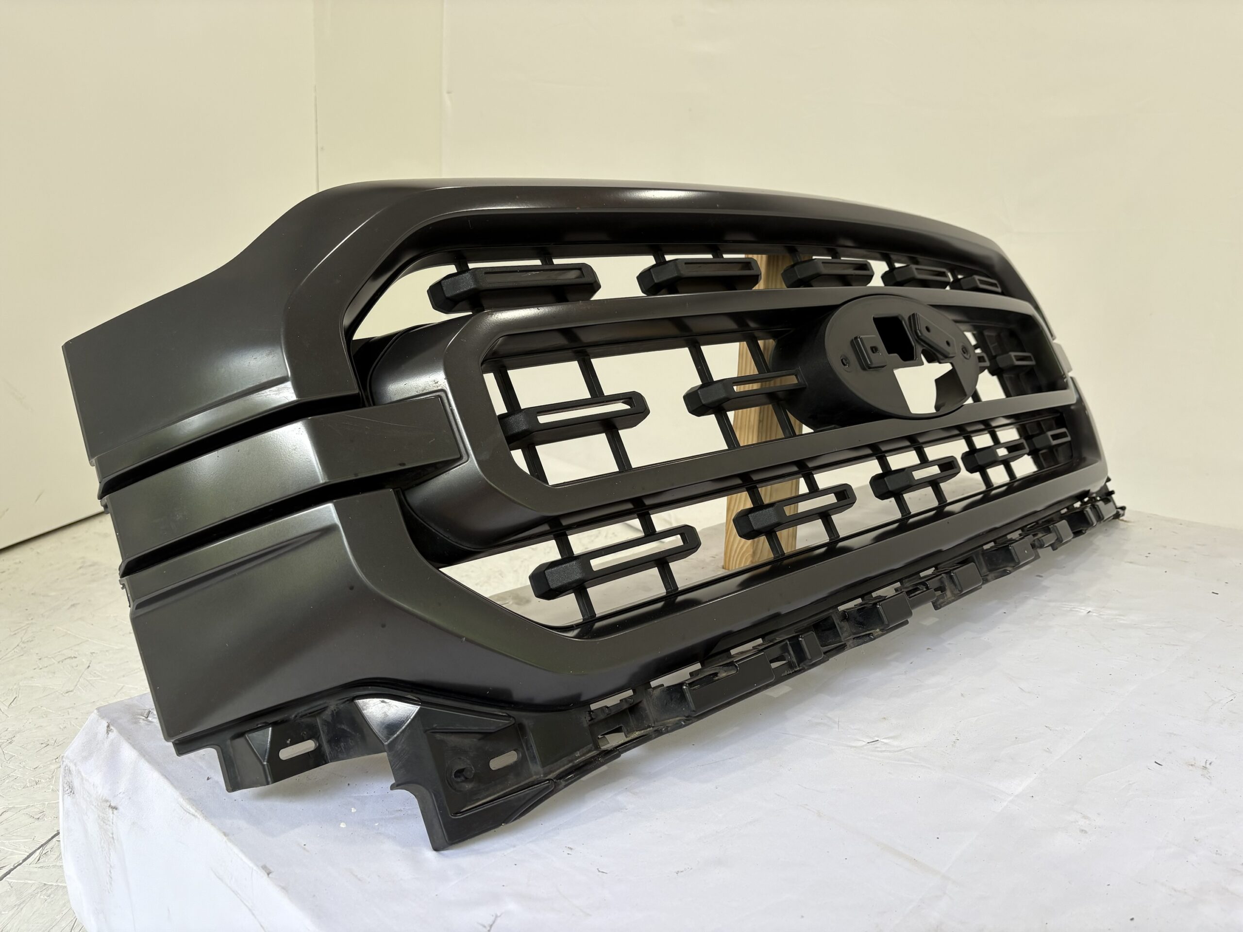 2021-2022 Ford F-150 XLT Grille
