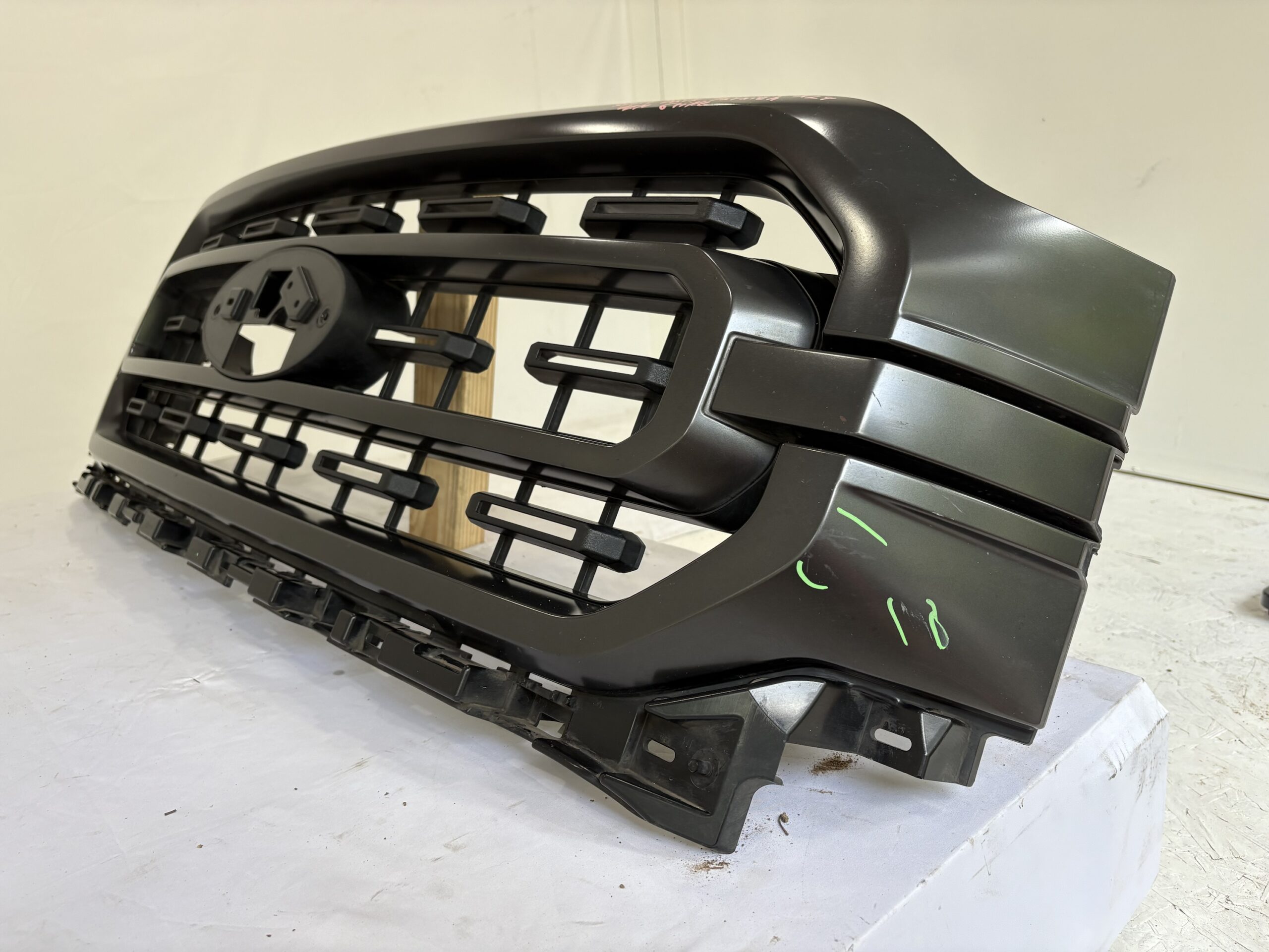 2021-2022 Ford F-150 XLT Grille