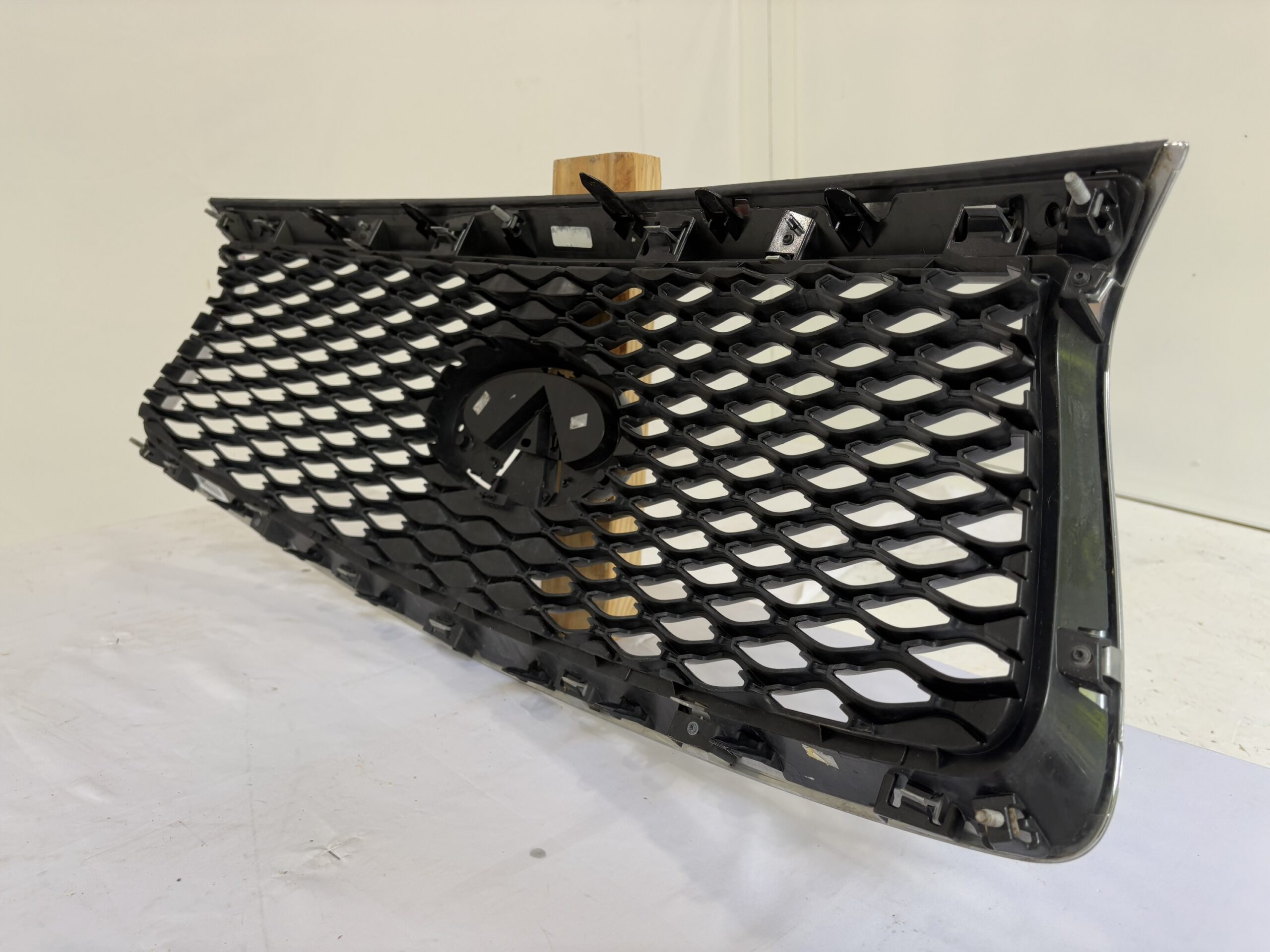2016-2020 Infiniti QX60 Grille