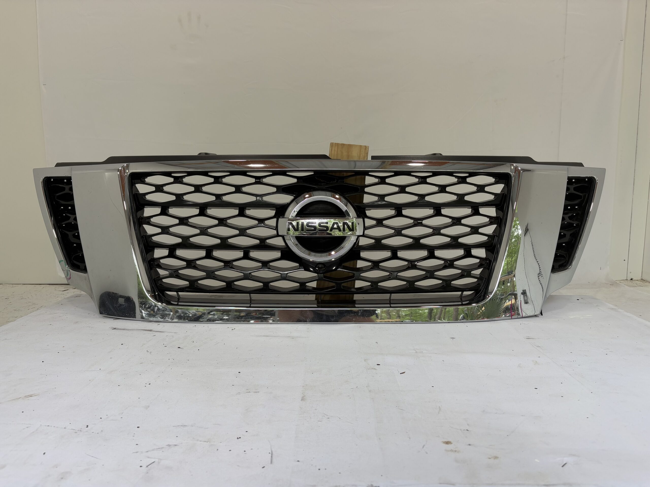 2017-2020 Nissan Armada Grille w/ Camera