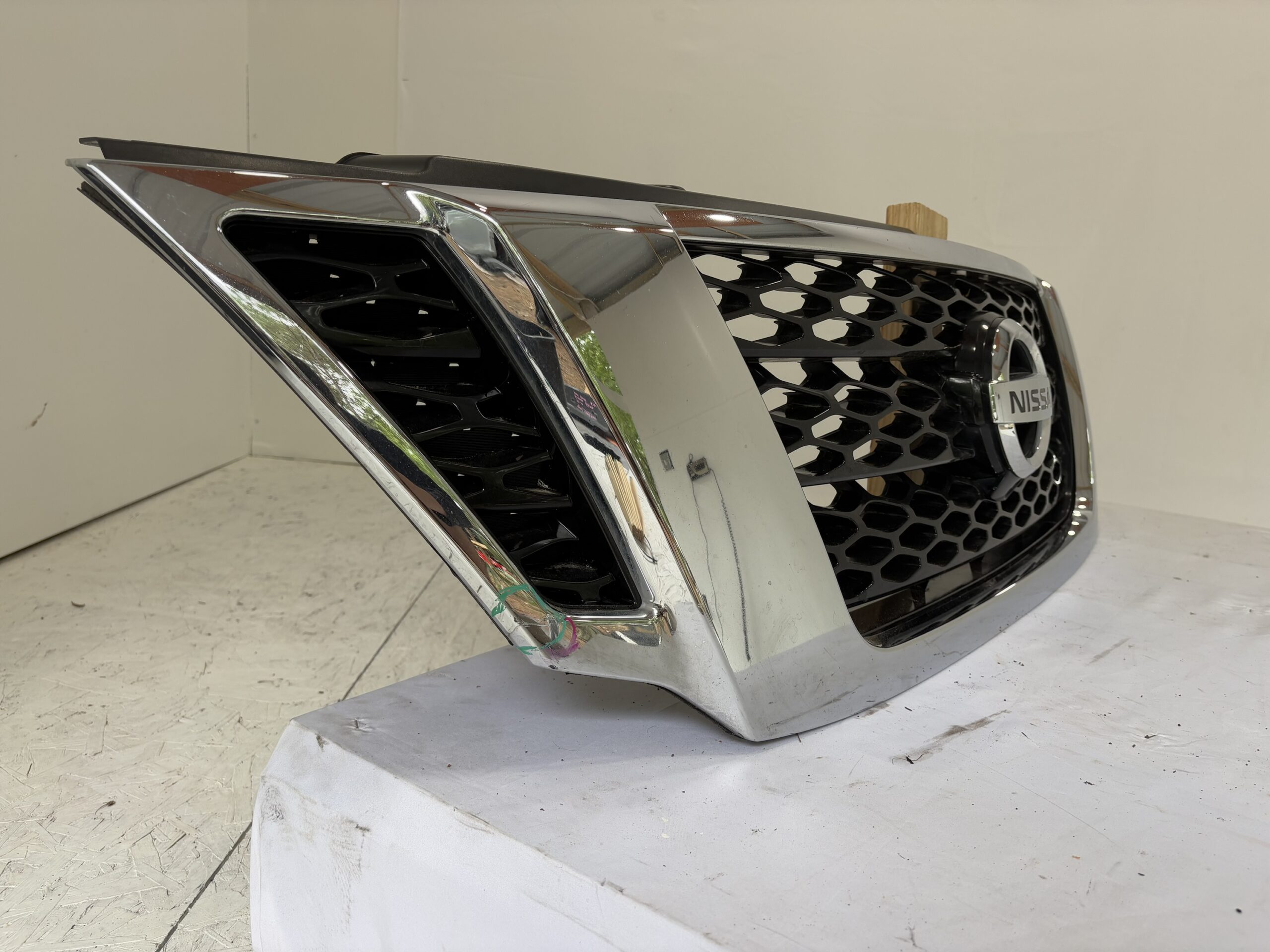 2017-2020 Nissan Armada Grille w/ Camera