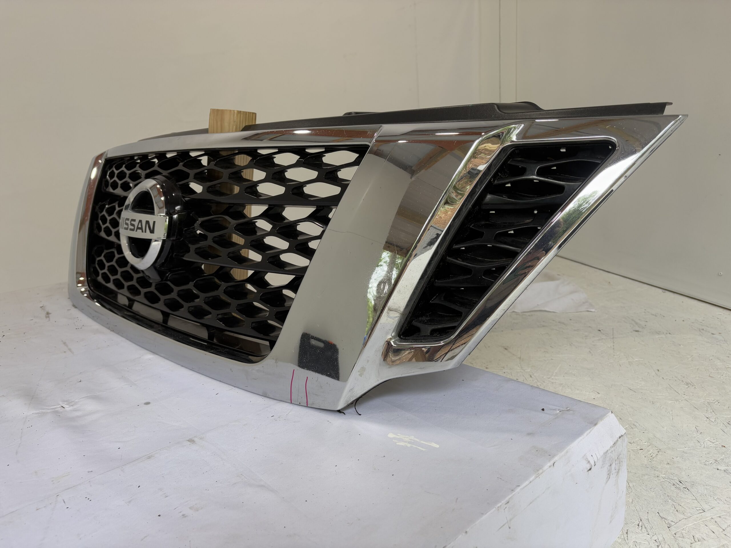 2017-2020 Nissan Armada Grille w/ Camera