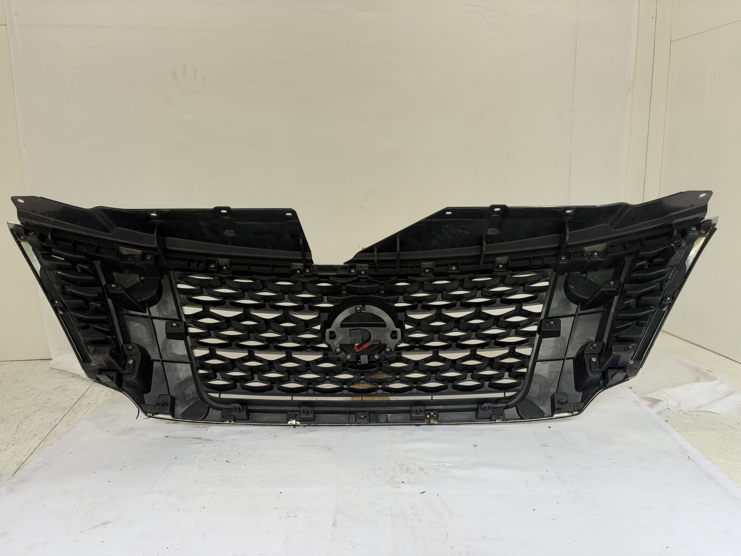 2017-2020 Nissan Armada Grille w/ Camera