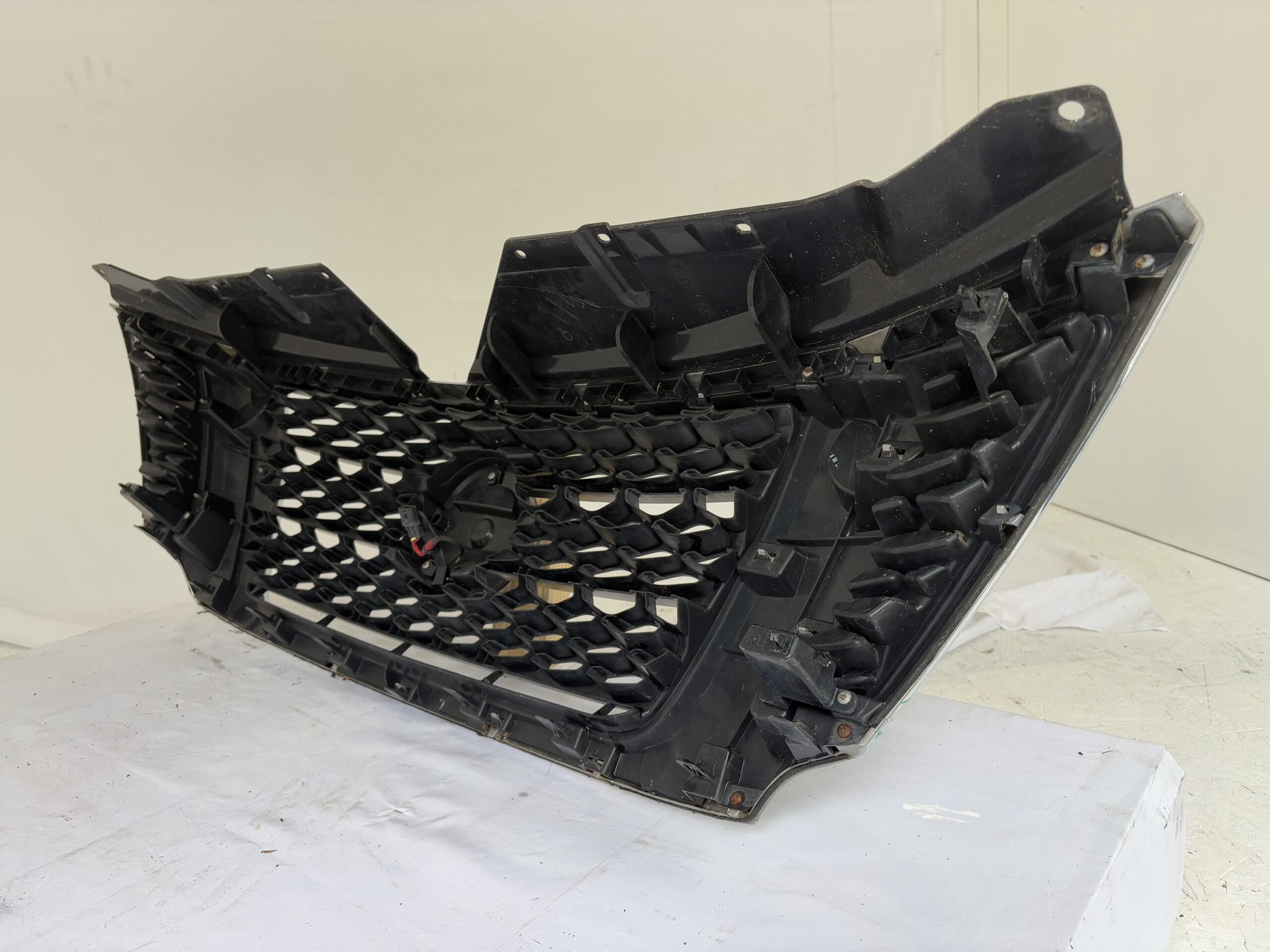 2017-2020 Nissan Armada Grille w/ Camera