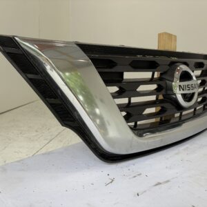 2017-2020 Nissan Pathfinder Grille w/ Camera - Image 2