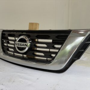 2017-2020 Nissan Pathfinder Grille w/ Camera - Image 3