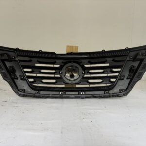 2017-2020 Nissan Pathfinder Grille w/ Camera - Image 5