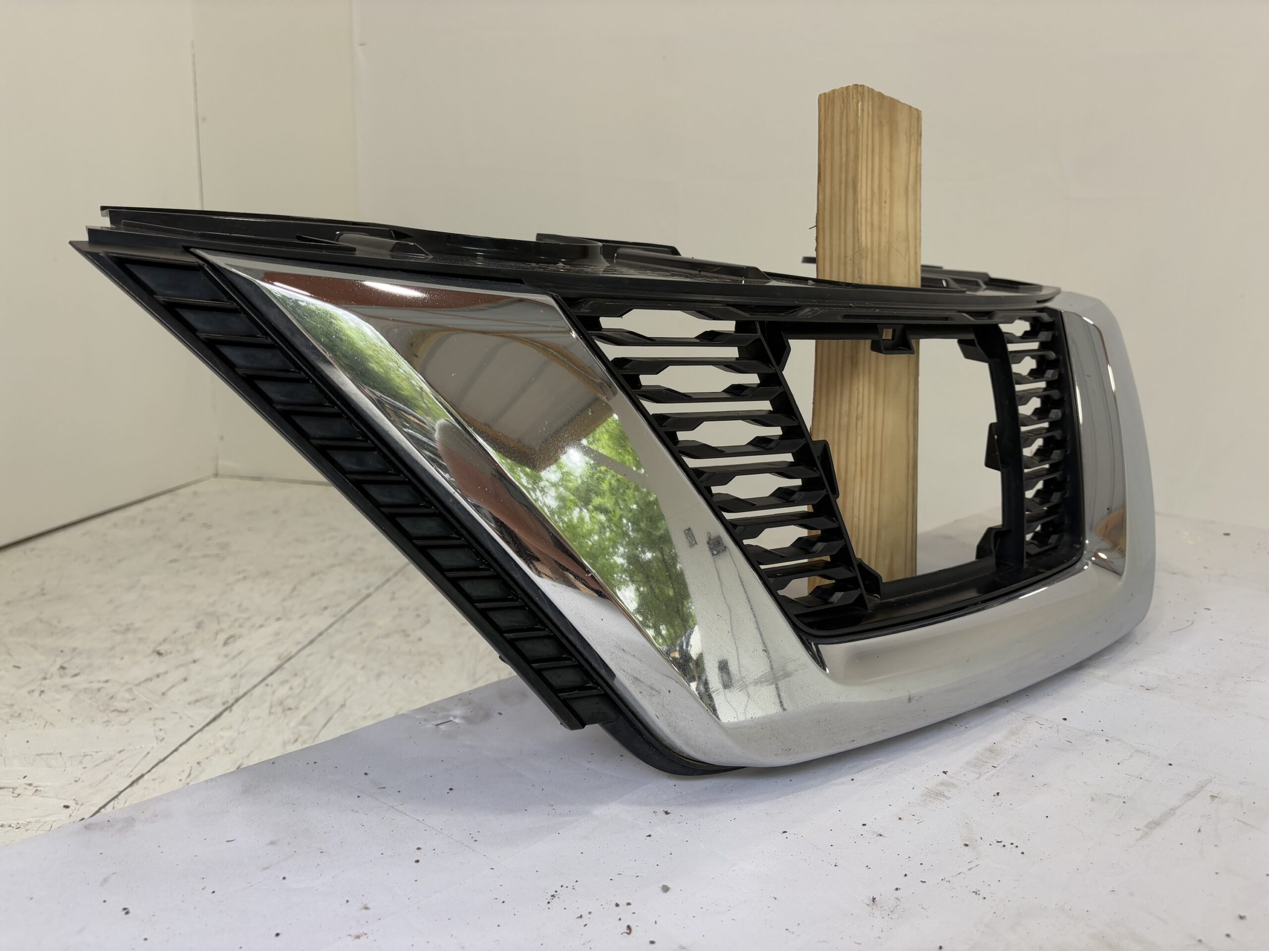 2017-2019 Nissan Rouge Grille