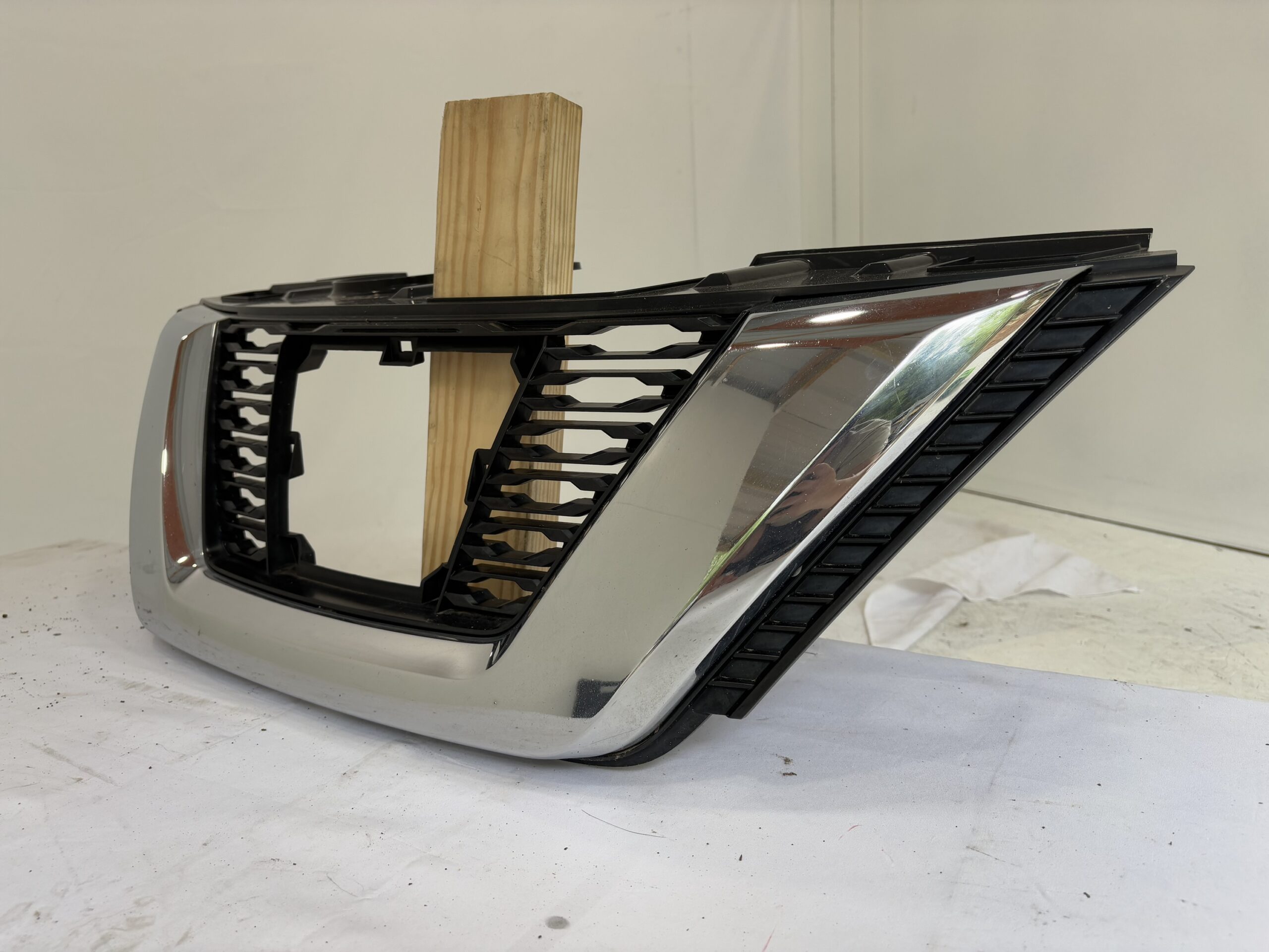 2017-2019 Nissan Rouge Grille