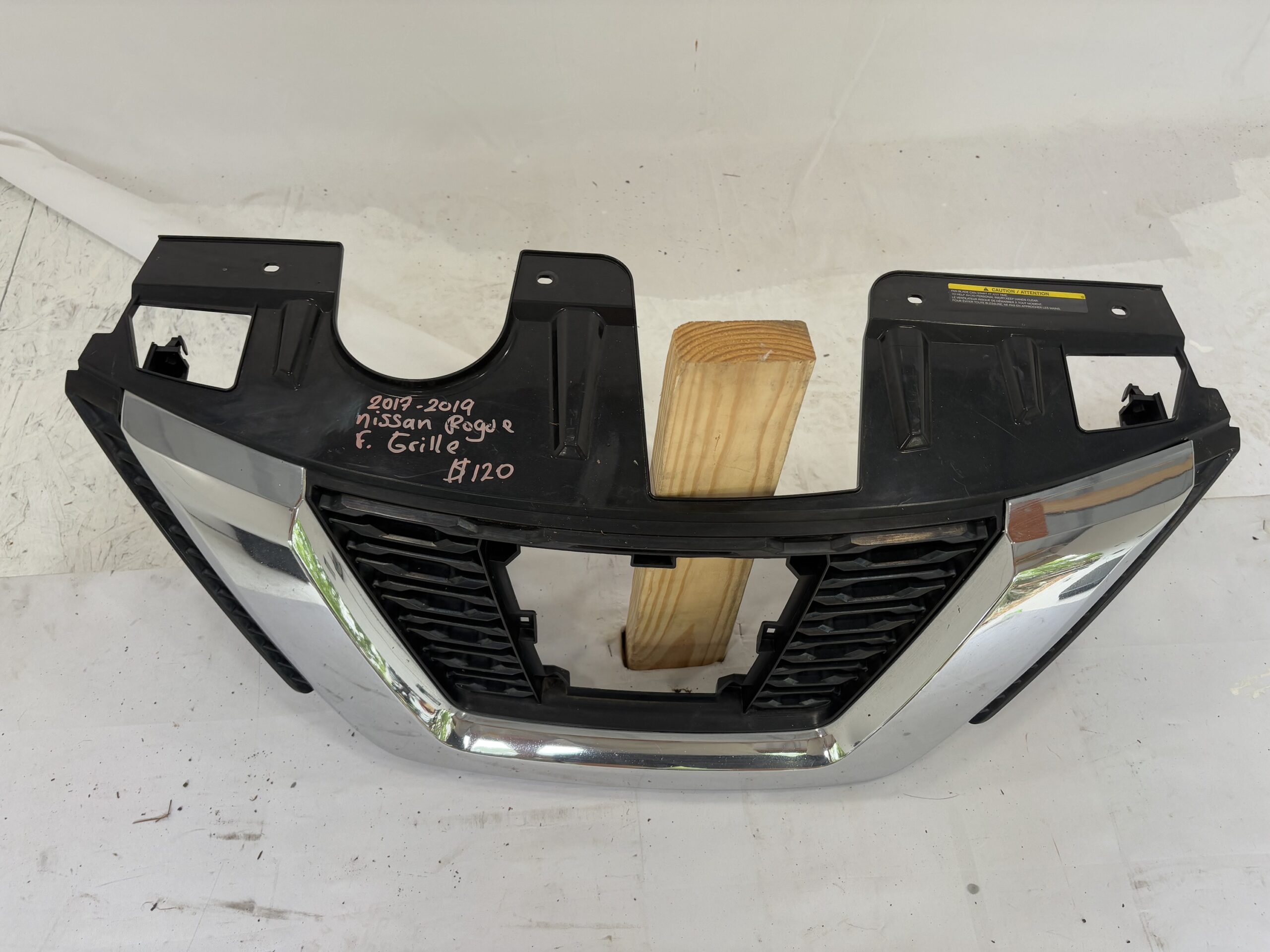 2017-2019 Nissan Rouge Grille
