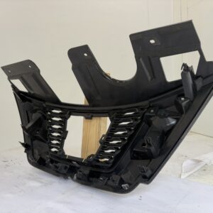 2017-2019 Nissan Rouge Grille - Image 7