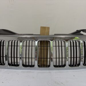 2008-2010 Jeep Grand Cherokee Grille - Image 1