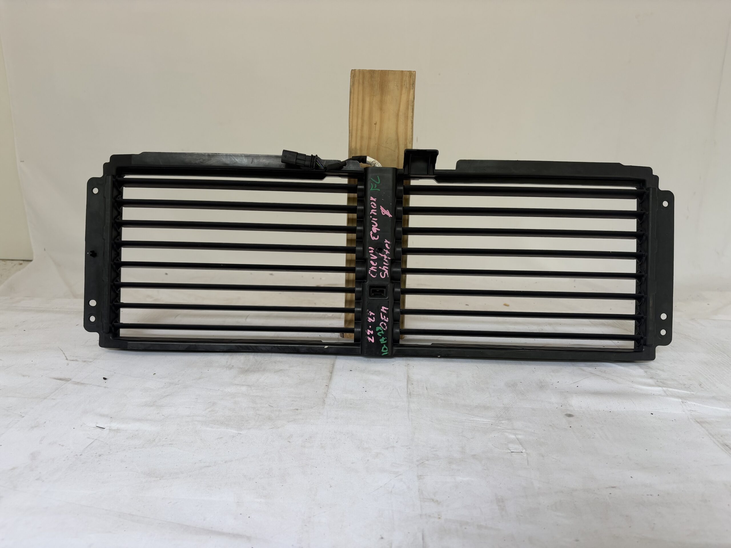 2022-2024 Chevrolet Equinox & Tahoe Shutter