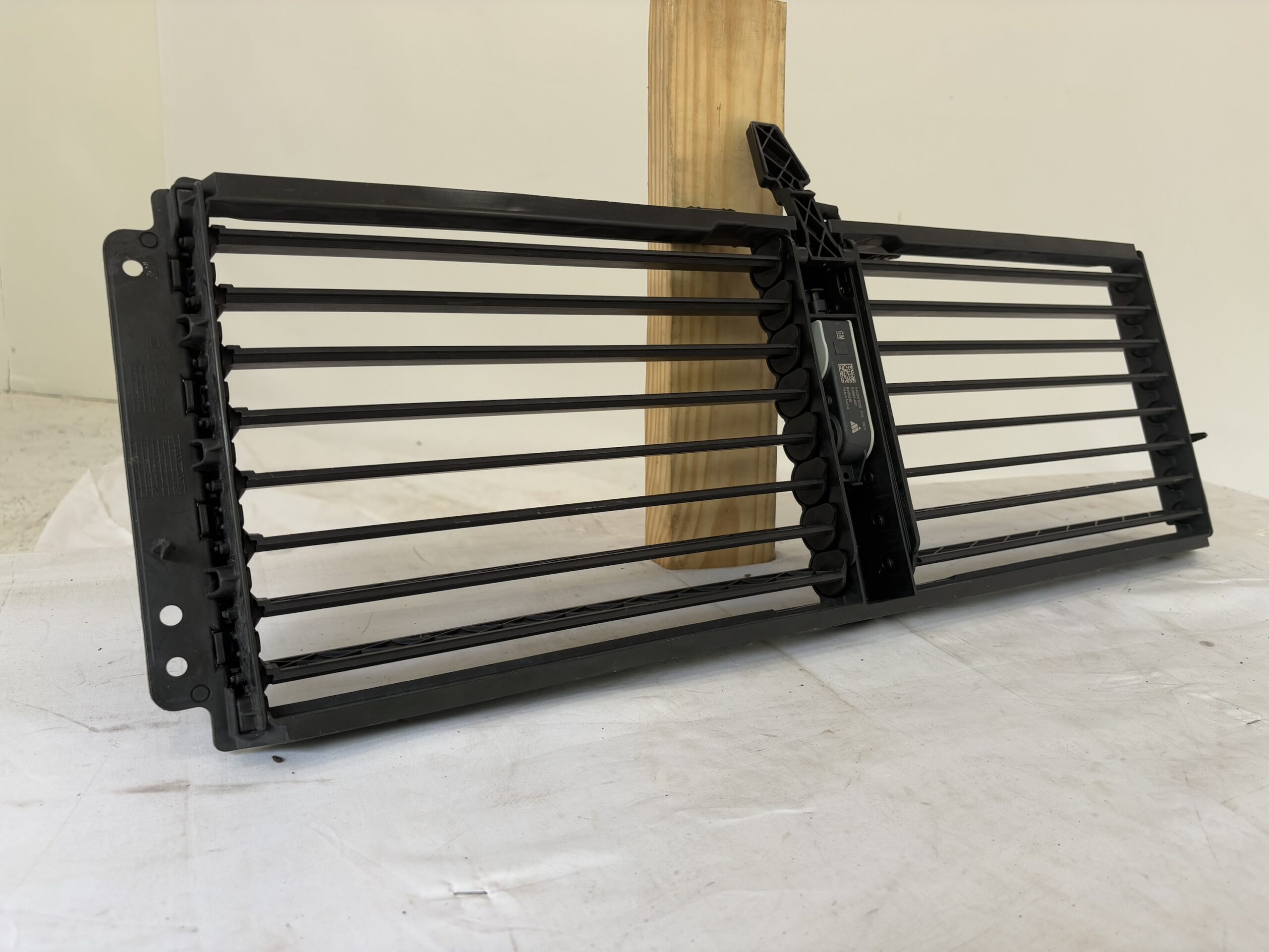 2022-2024 Chevrolet Equinox & Tahoe Shutter