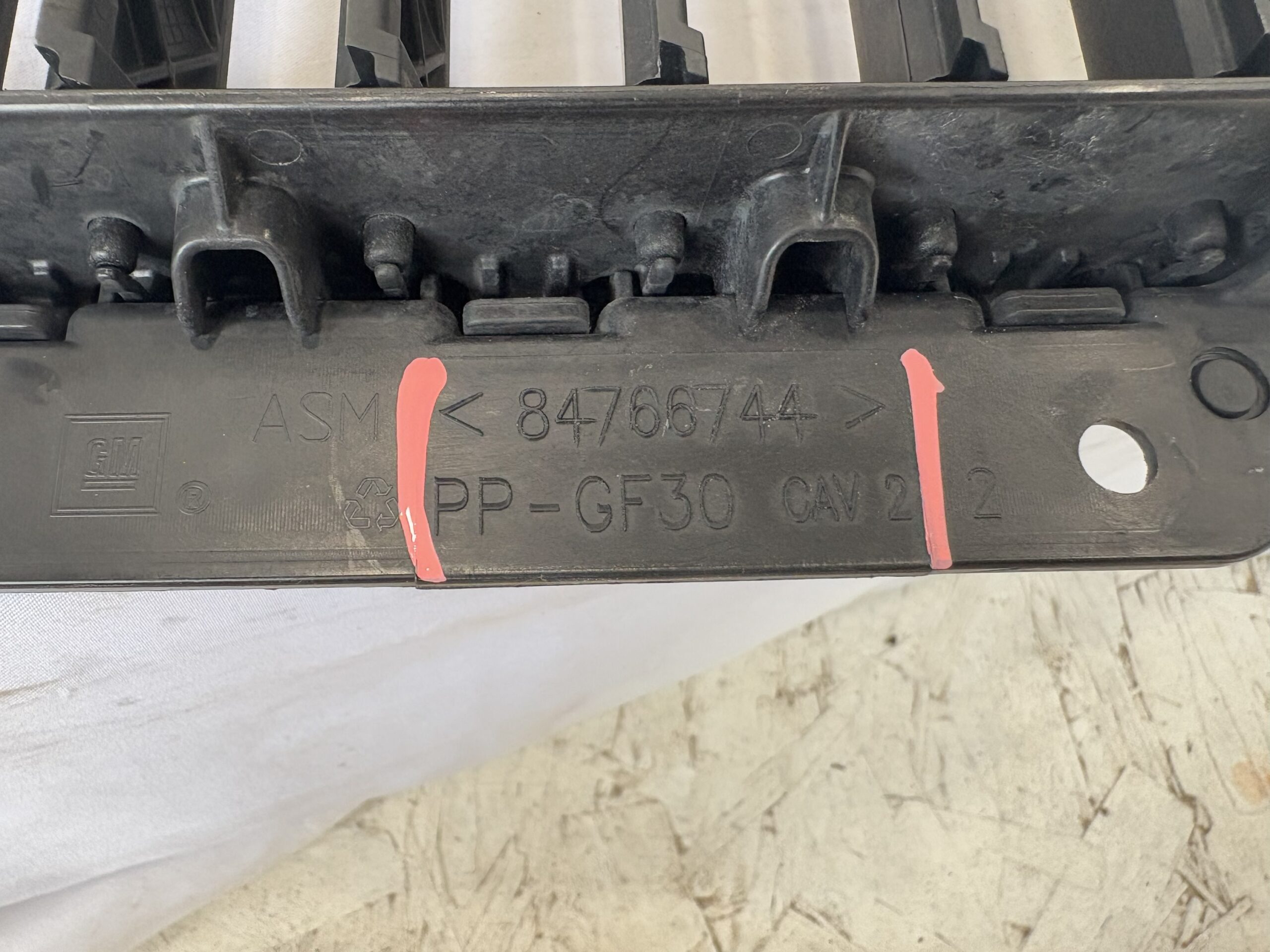 2022-2024 Chevrolet Equinox & Tahoe Shutter