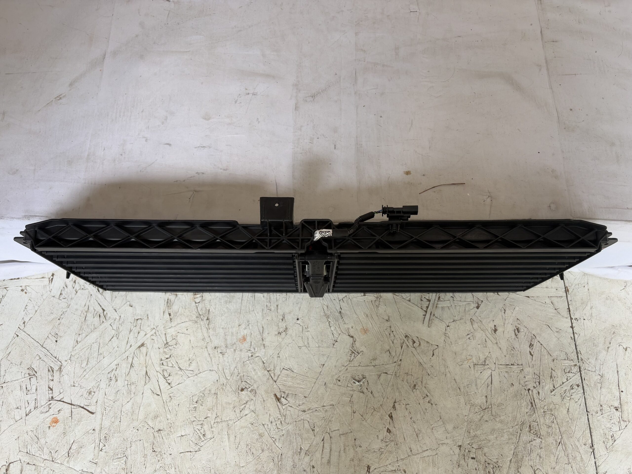 2022-2024 Chevrolet Equinox & Tahoe Shutter