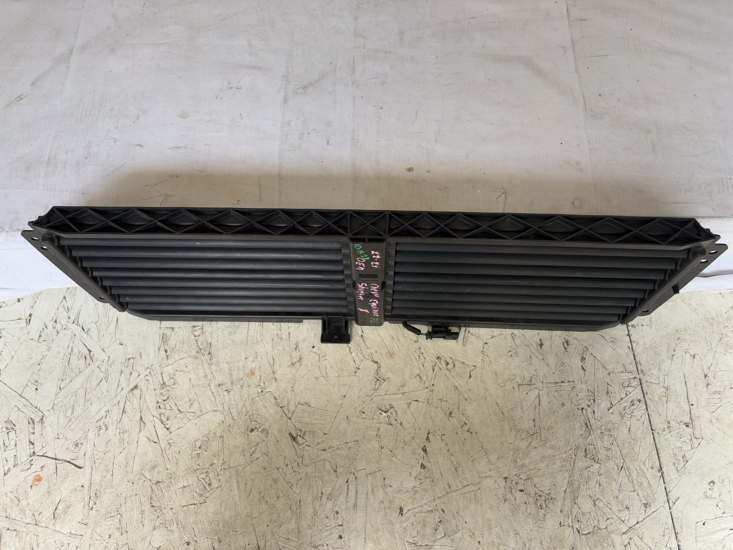 2022-2024 Chevrolet Equinox & Tahoe Shutter