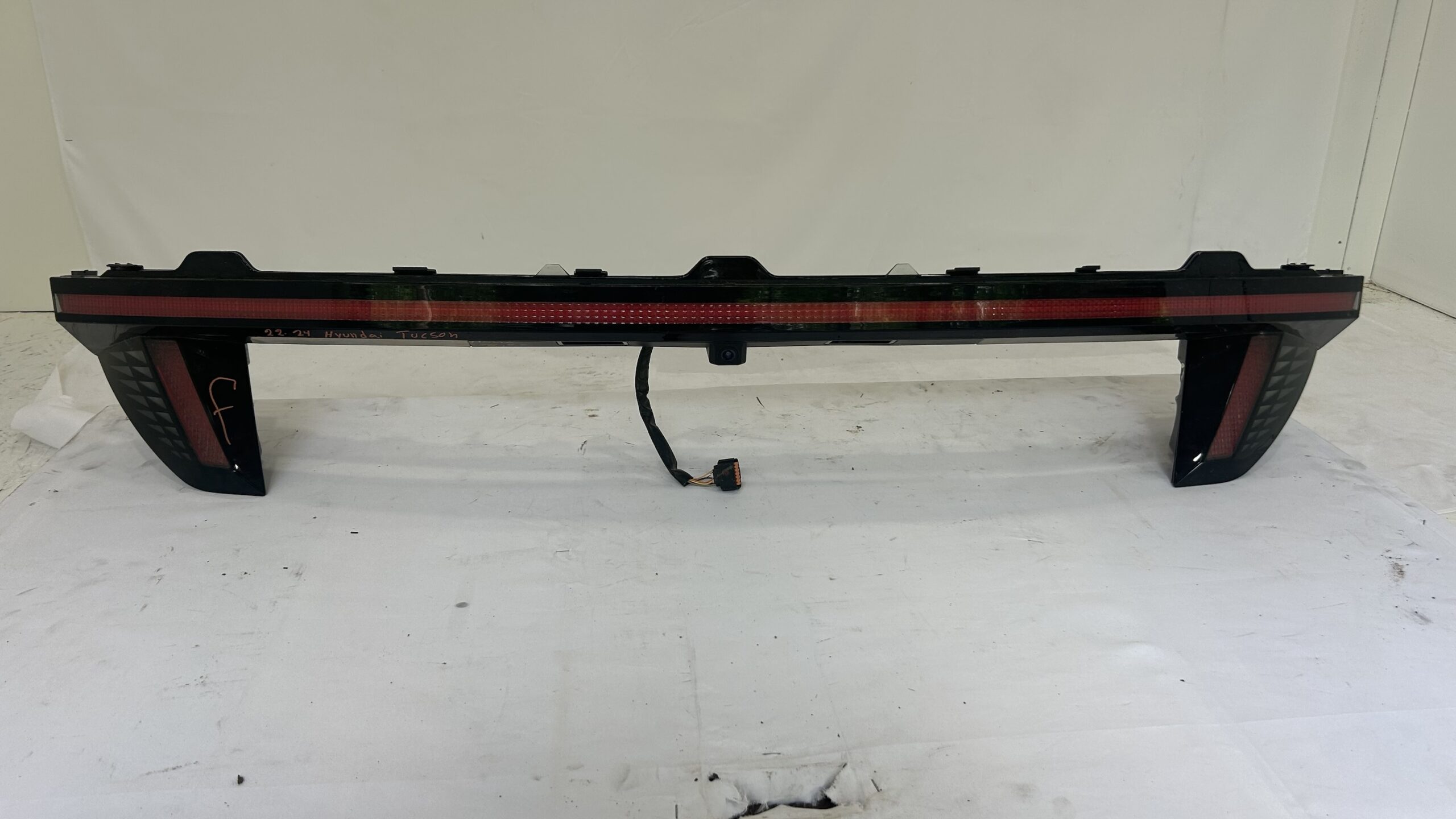 2022-2024 Hyundai Tucson LED Trunk Center Taillight w/ camera