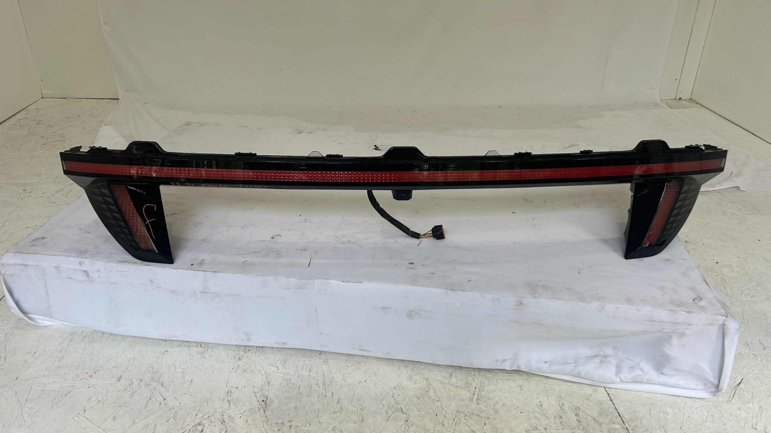 2022-2024 Hyundai Tucson LED Trunk Center Taillight w/ camera