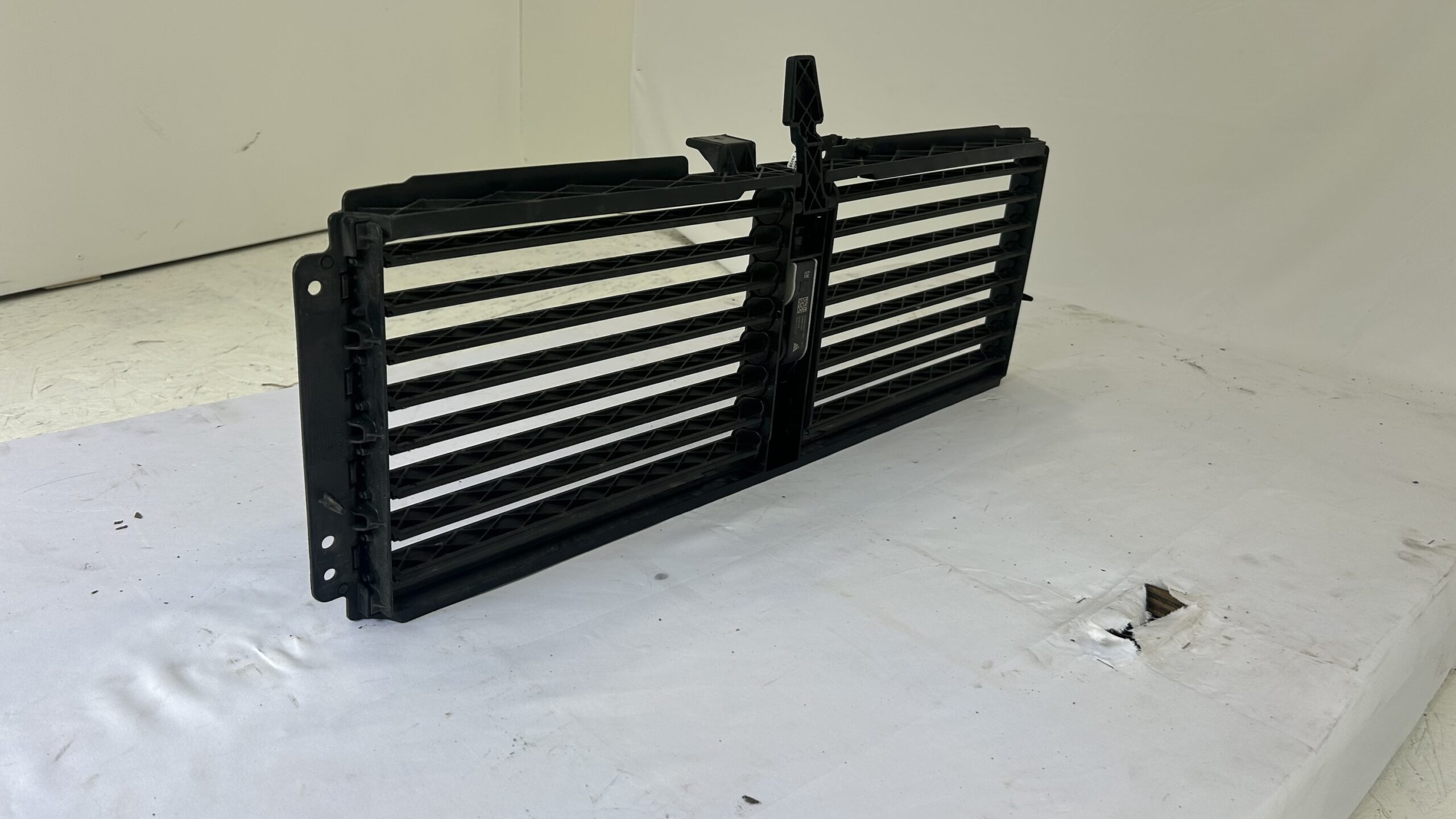 2019-2024 Chevrolet Equinox Shutter