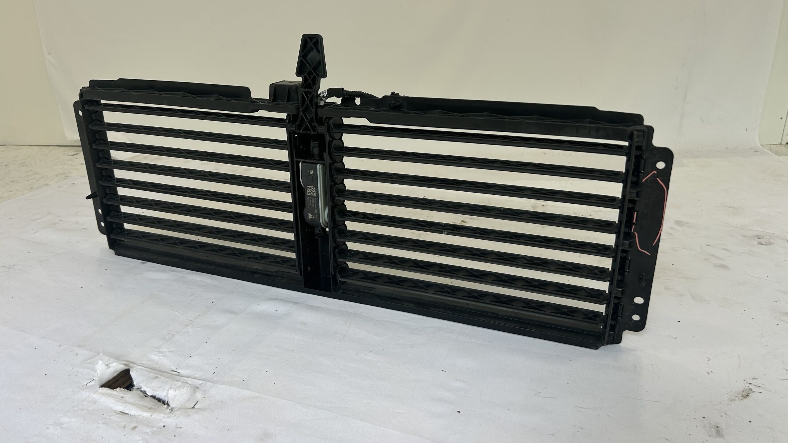 2019-2024 Chevrolet Equinox Shutter