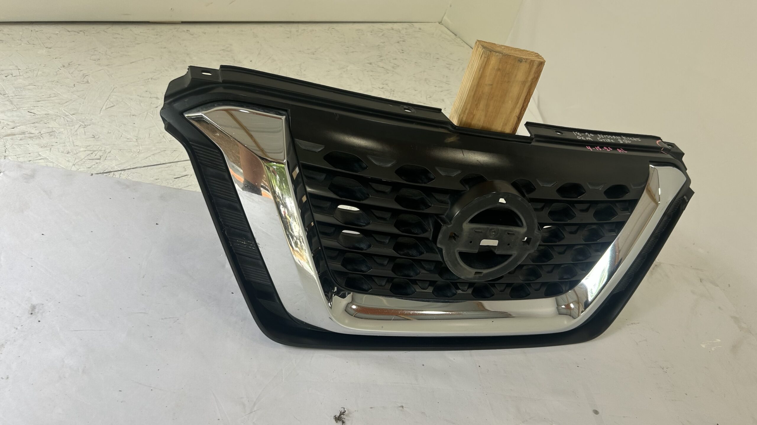 2018-2020 Nissan Kicks Grille