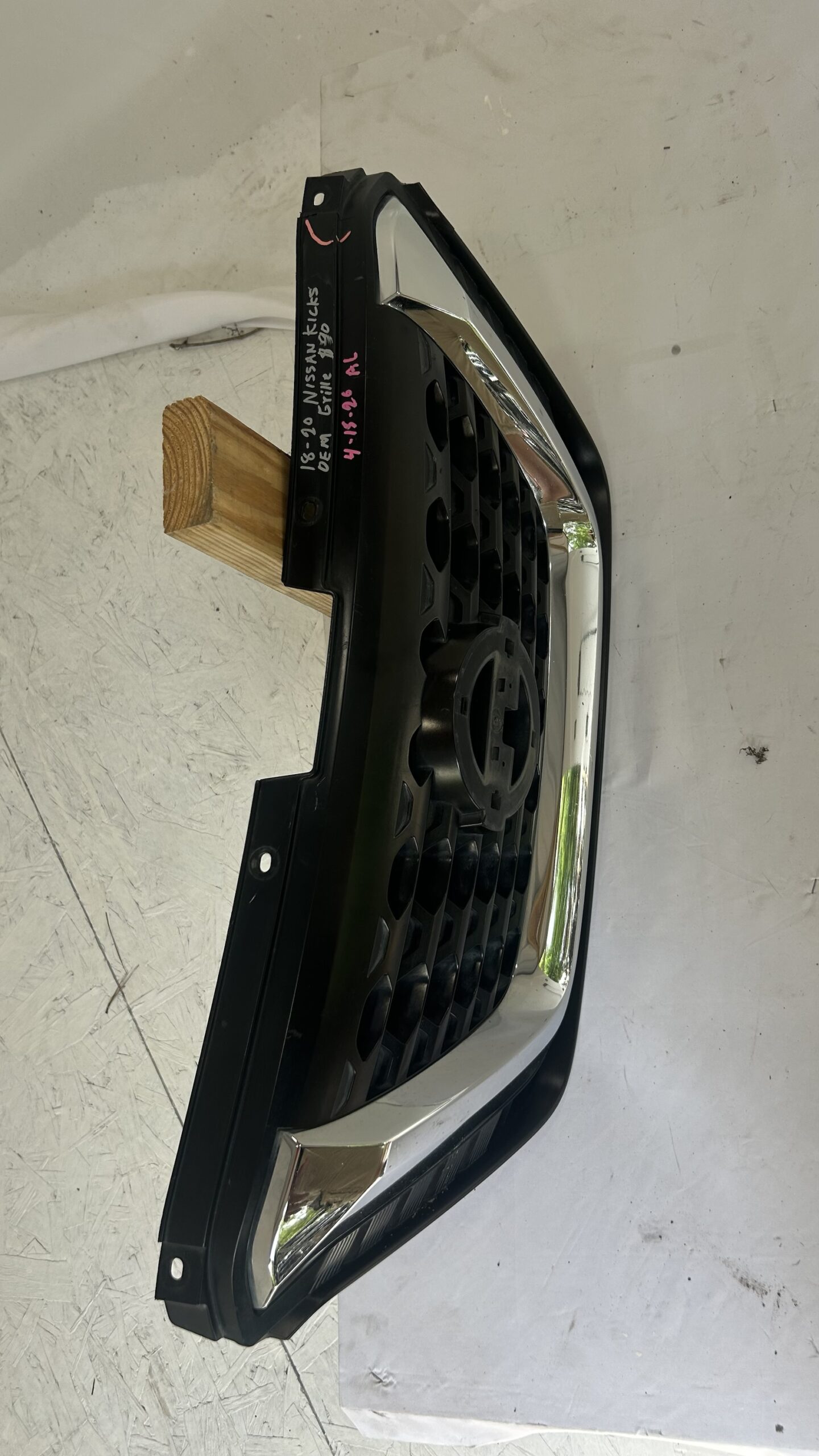 2018-2020 Nissan Kicks Grille
