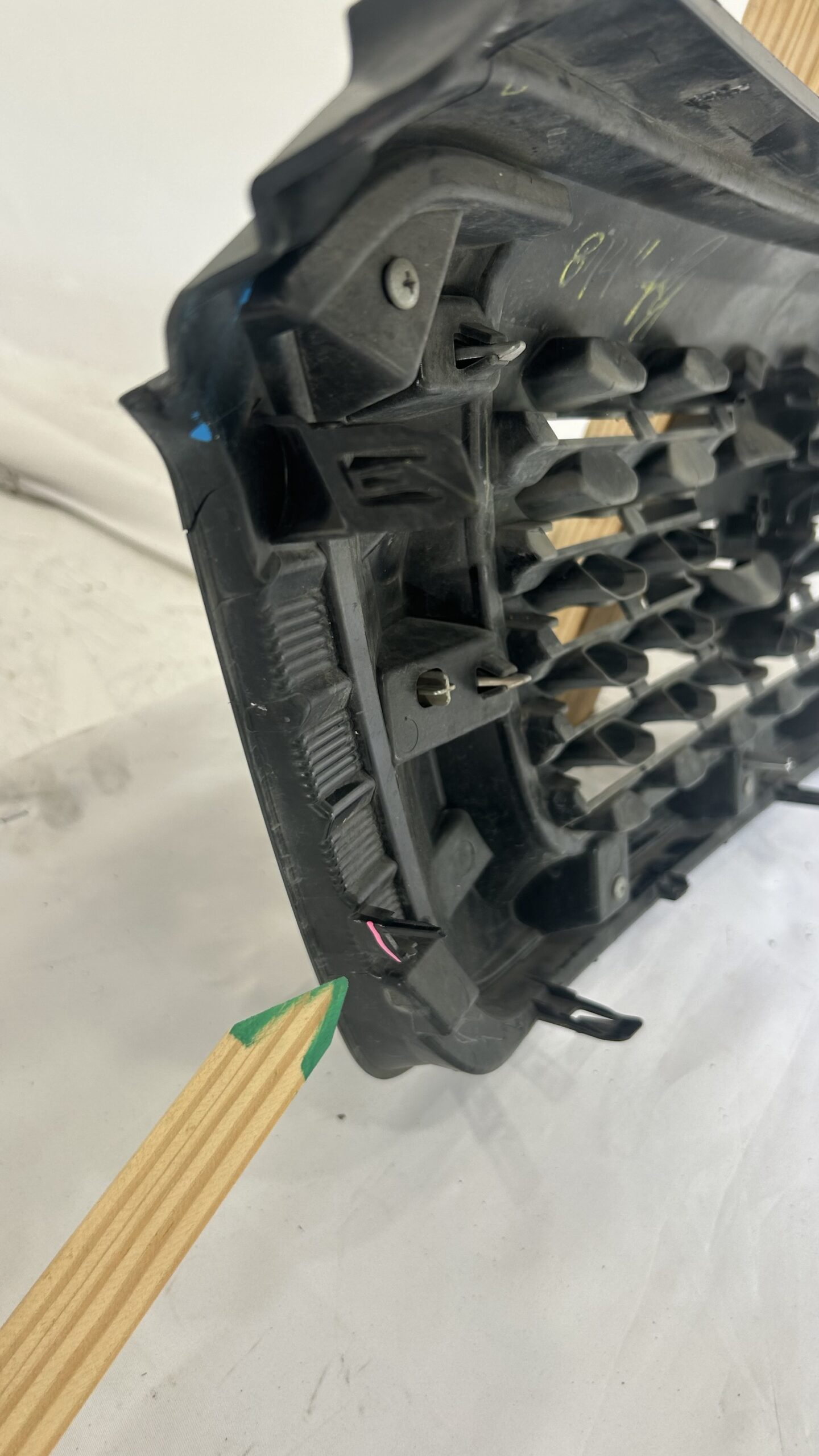 2018-2020 Nissan Kicks Grille