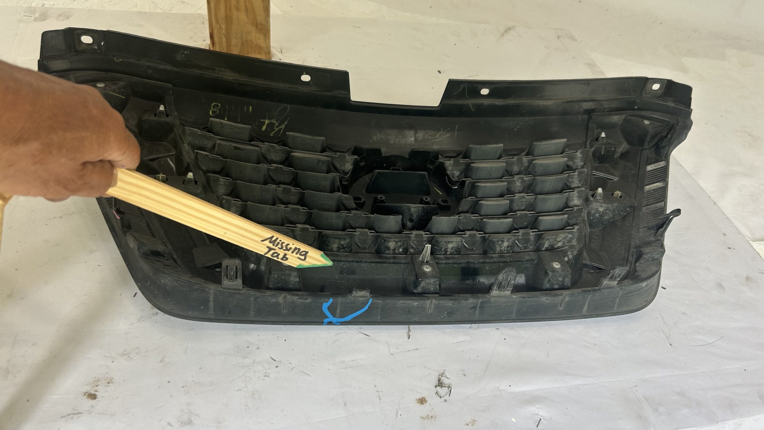 2018-2020 Nissan Kicks Grille