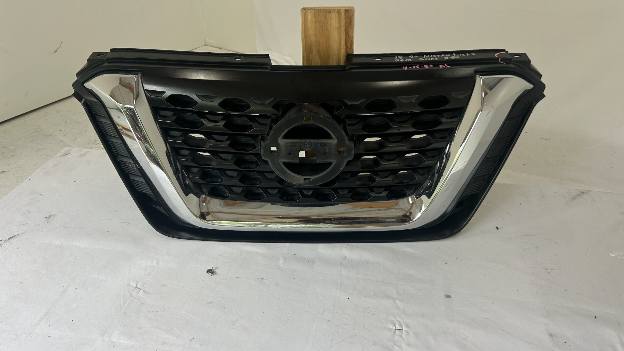 2018-2020 Nissan Kicks Grille