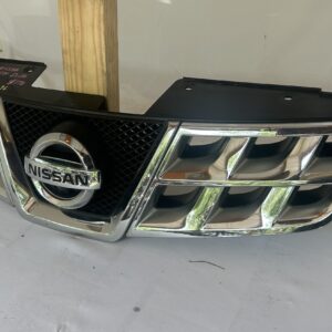 2011-2015 Nissan Rogue Grille w/ camera - Image 6