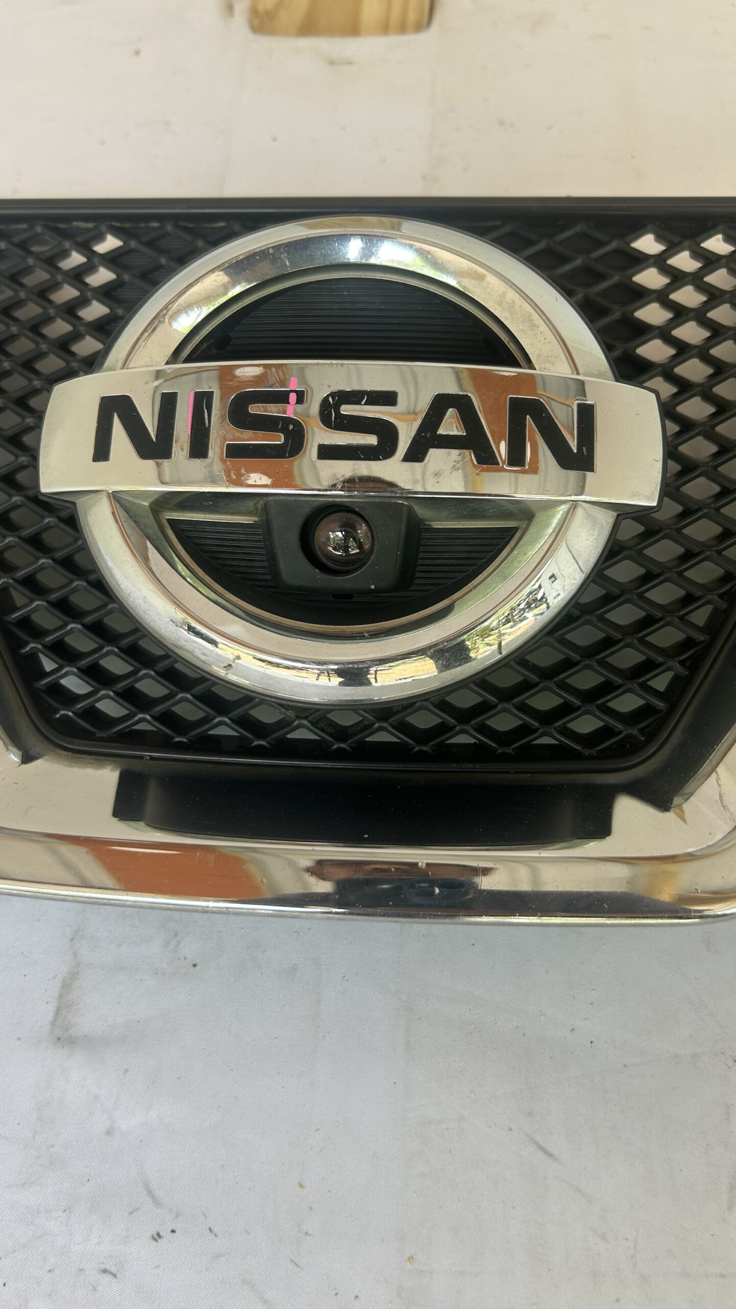 2011-2015 Nissan Rogue Grille w/ camera