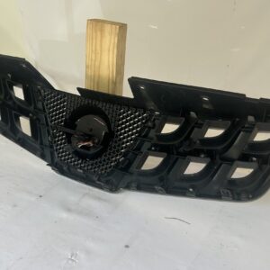 2011-2015 Nissan Rogue Grille w/ camera - Image 4