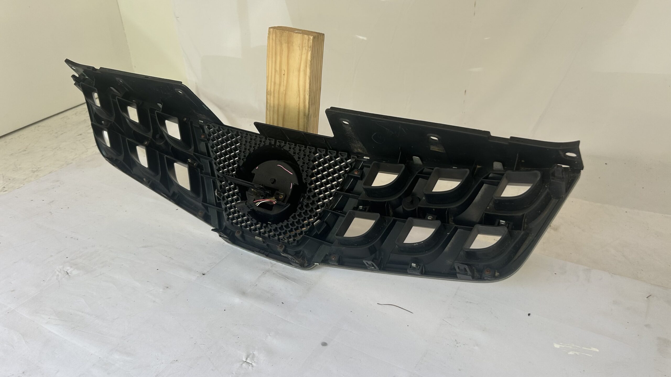 2011-2015 Nissan Rogue Grille w/ camera