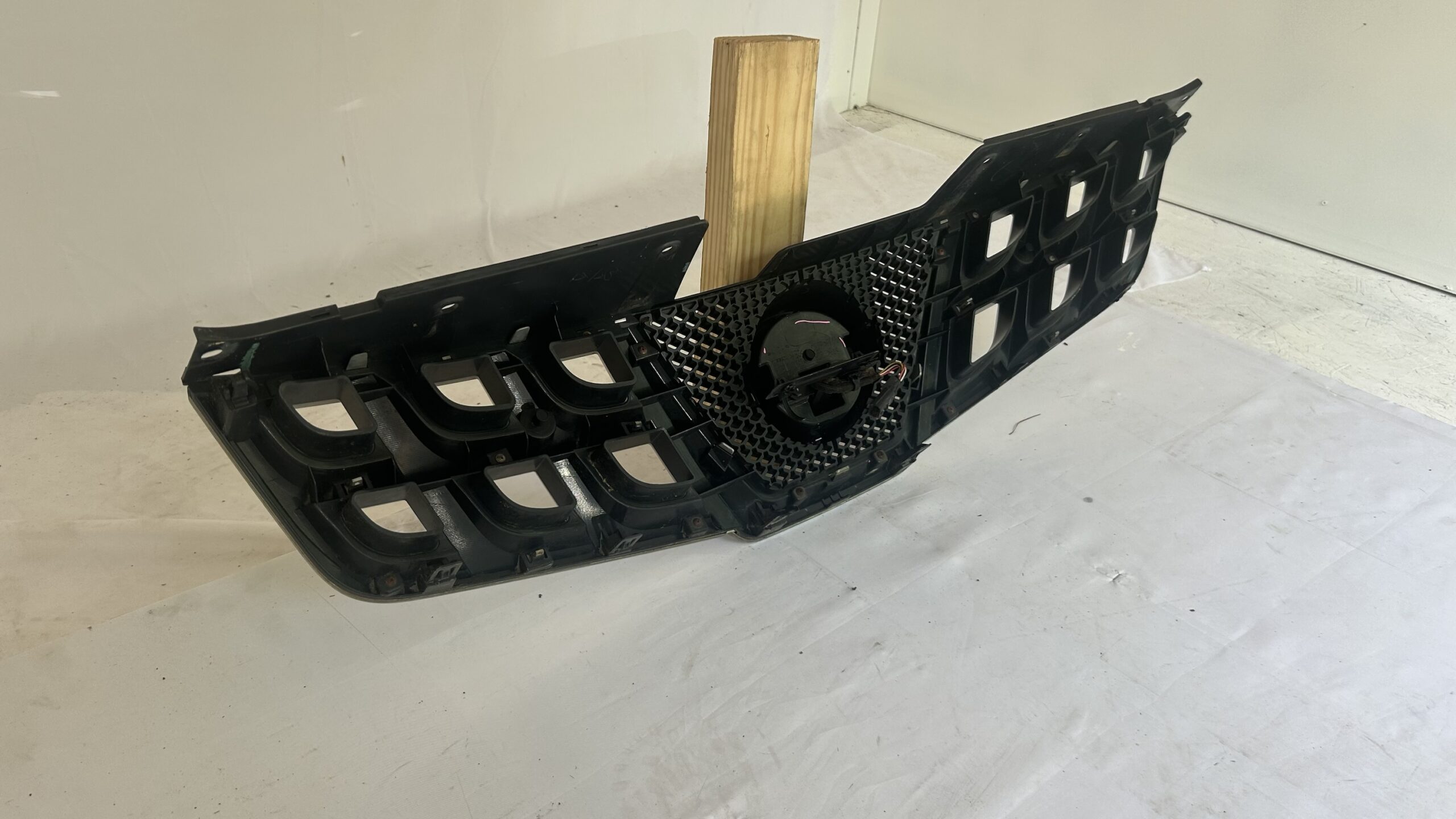 2011-2015 Nissan Rogue Grille w/ camera