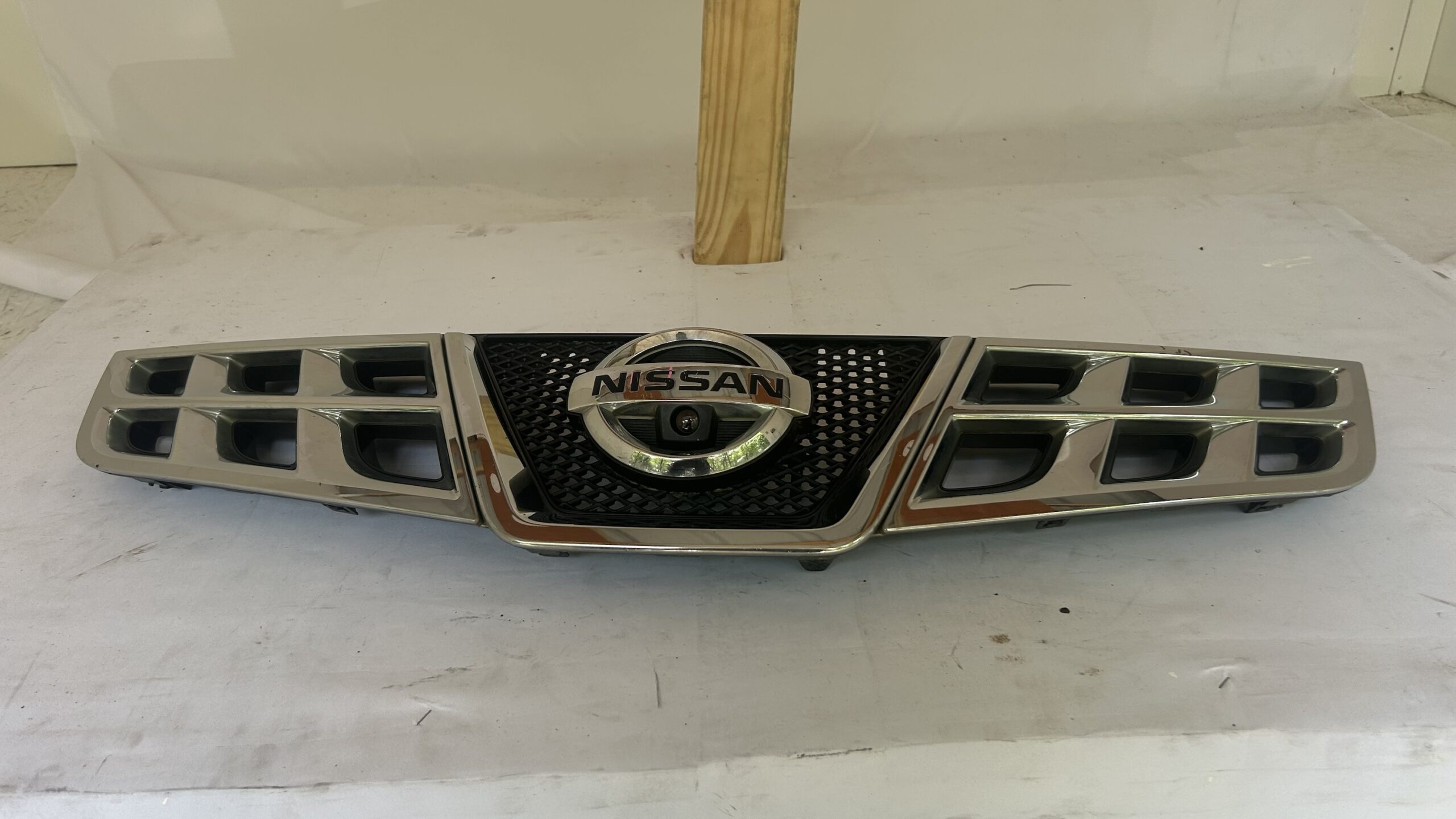 2011-2015 Nissan Rogue Grille w/ camera