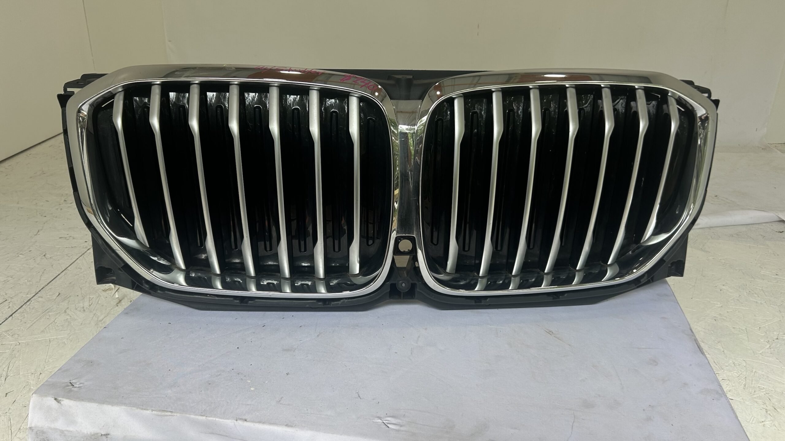 2020-2023 BMW X5 G05 Grille w/ Shutter