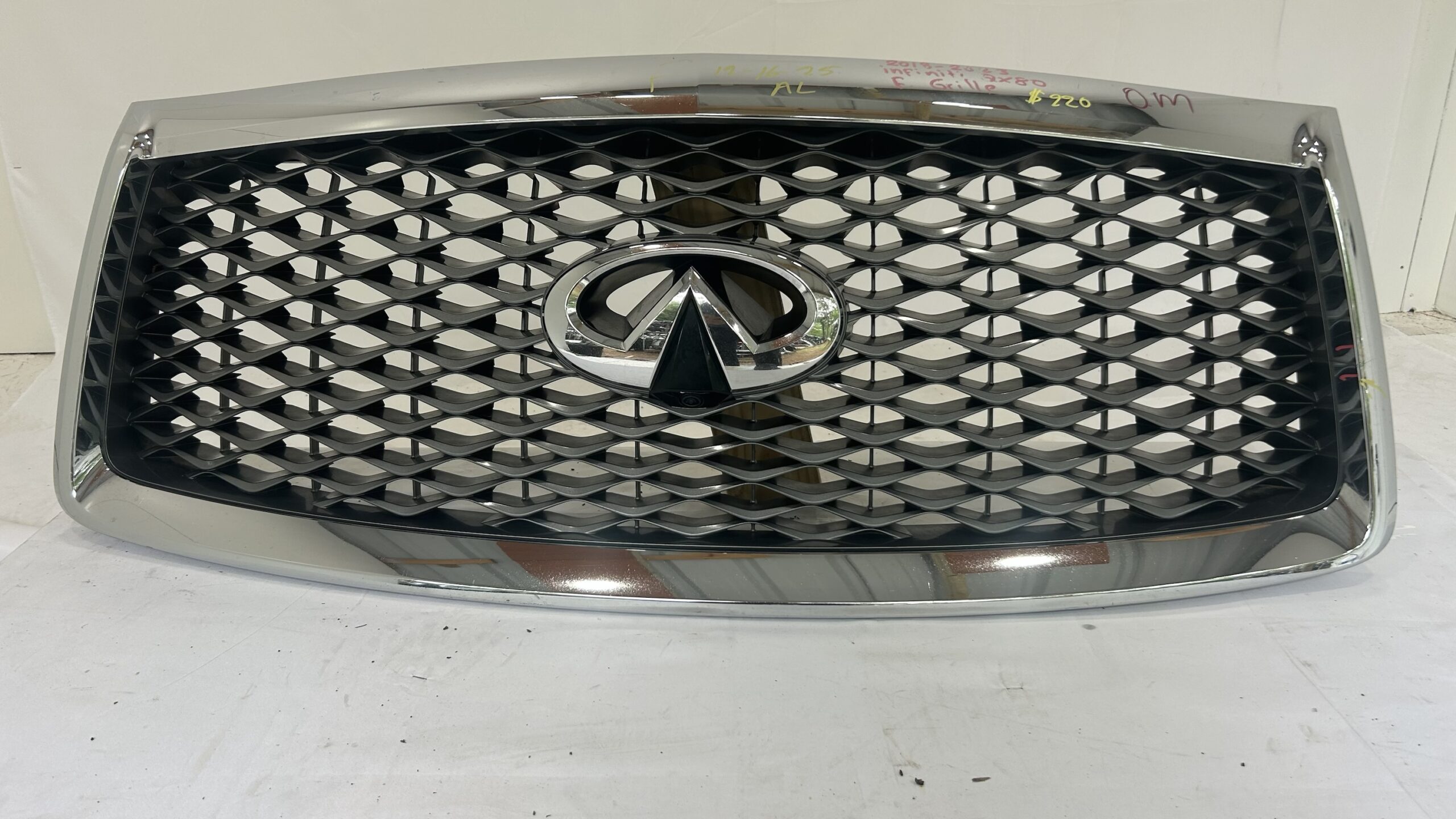 2018-2023 Infiniti QX80 Grille w/ camera