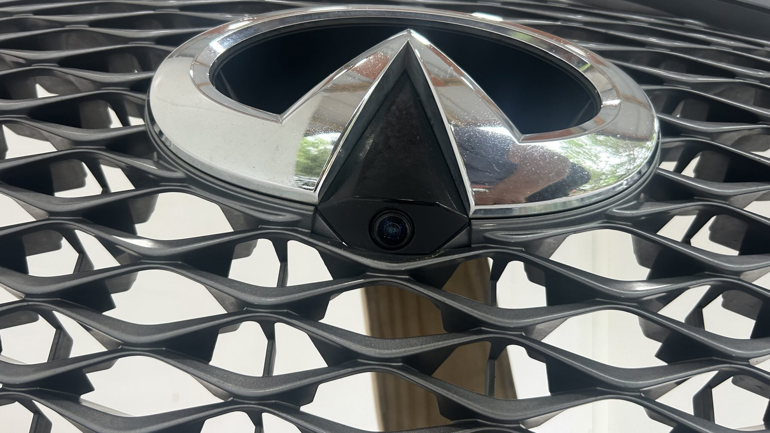 2018-2023 Infiniti QX80 Grille w/ camera