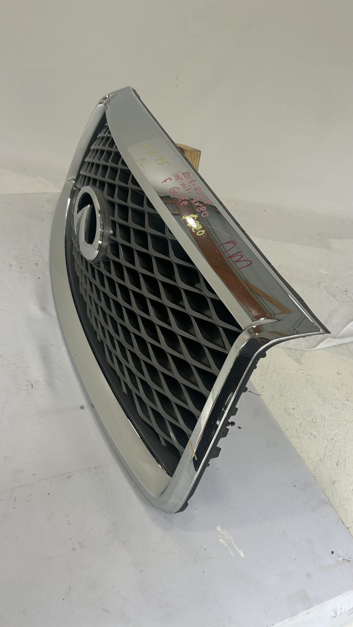 2018-2023 Infiniti QX80 Grille w/ camera